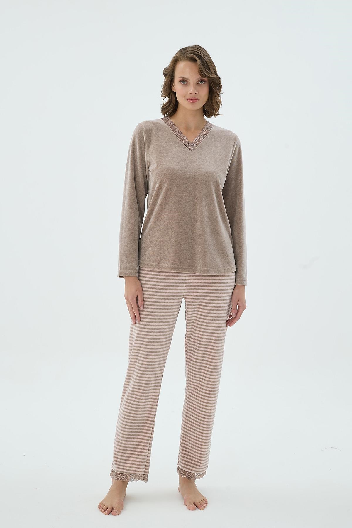 328658Kadın V Yaka Dantel Detaylı Uzun Kollu Çizgili Alt Pijama Takımı C8T3N371Uzun Kol PijamaSevimKadın V Yaka Dantel Detaylı Uzun Kollu Çizgili Alt Pijama Takımı C8T3N371