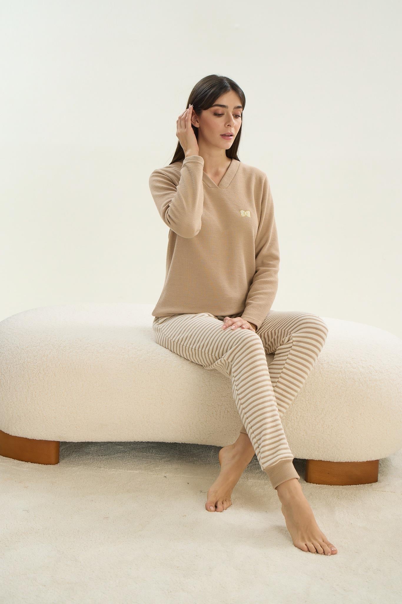 324124Kadın V Yaka Uzun Kol Bej Pijama Takım C0T8N0O61Kadın V Yaka Uzun Kol Bej Pijama Takım C0T8N0O61SevimUzun Kol PijamaUzun Kol PijamaSevimKadın V Yaka Uzun Kol Bej Pijama Takım C0T8N0O61