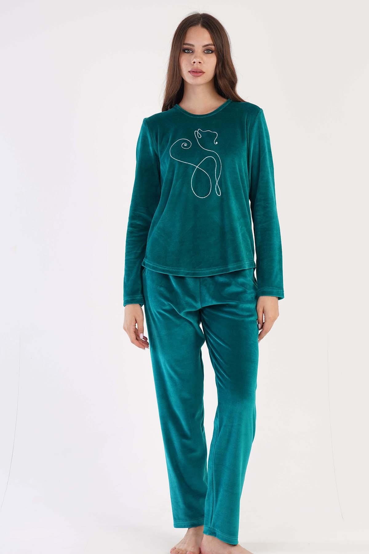 329082Kadın Yeşil Renk Bisiklet Yaka Uzun Kollu Kadife Kumaş Düz Paça Pijama Takımı C9T0N0603PijamaVienettaKadın Yeşil Renk Bisiklet Yaka Uzun Kollu Kadife Kumaş Düz Paça Pijama Takımı C9T0N0603