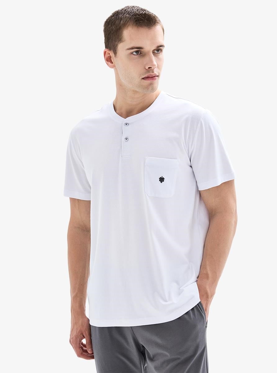 332843Erkek Yarım Düğmeli Kısa Kollu Kapri Beyaz Pijama Takımı C3T9N804Kapri TakımBlackspadeErkek Yarım Düğmeli Kısa Kollu Kapri Beyaz Pijama Takımı C3T9N804