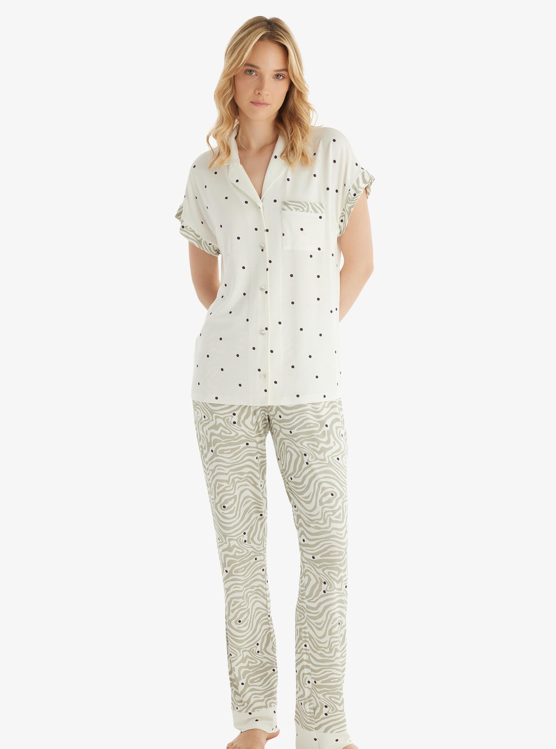 326698Kadın Kısa Kol Önden Düğmeli Krem Pijama Takımı C7T5N8O15Kadın Kısa Kol Önden Düğmeli Krem Pijama Takımı C7T5N8O15BlackspadeKısa Kol / Askılı PijamaKısa Kol / Askılı PijamaBlackspadeKadın Kısa Kol Önden Düğmeli Krem Pijama Takımı C7T5N8O15