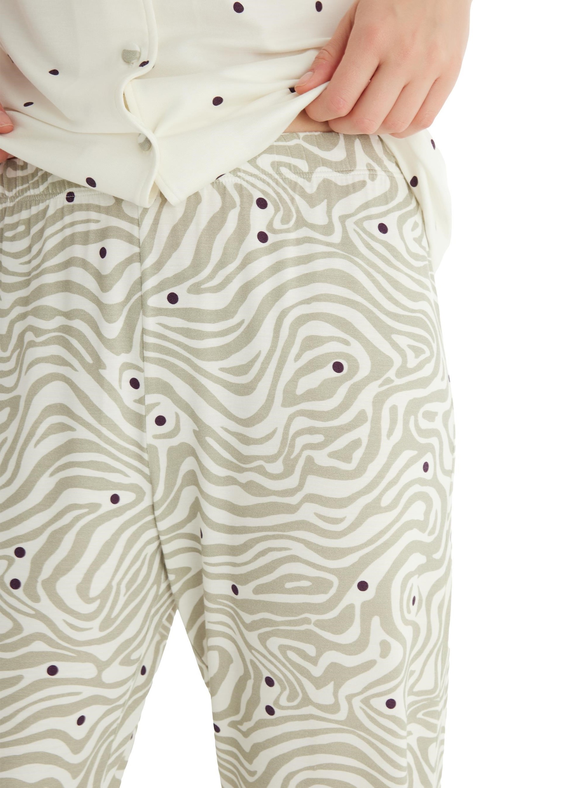326698Kadın Kısa Kol Önden Düğmeli Krem Pijama Takımı C7T5N8O15Kadın Kısa Kol Önden Düğmeli Krem Pijama Takımı C7T5N8O15BlackspadeKısa Kol / Askılı PijamaKısa Kol / Askılı PijamaBlackspadeKadın Kısa Kol Önden Düğmeli Krem Pijama Takımı C7T5N8O15