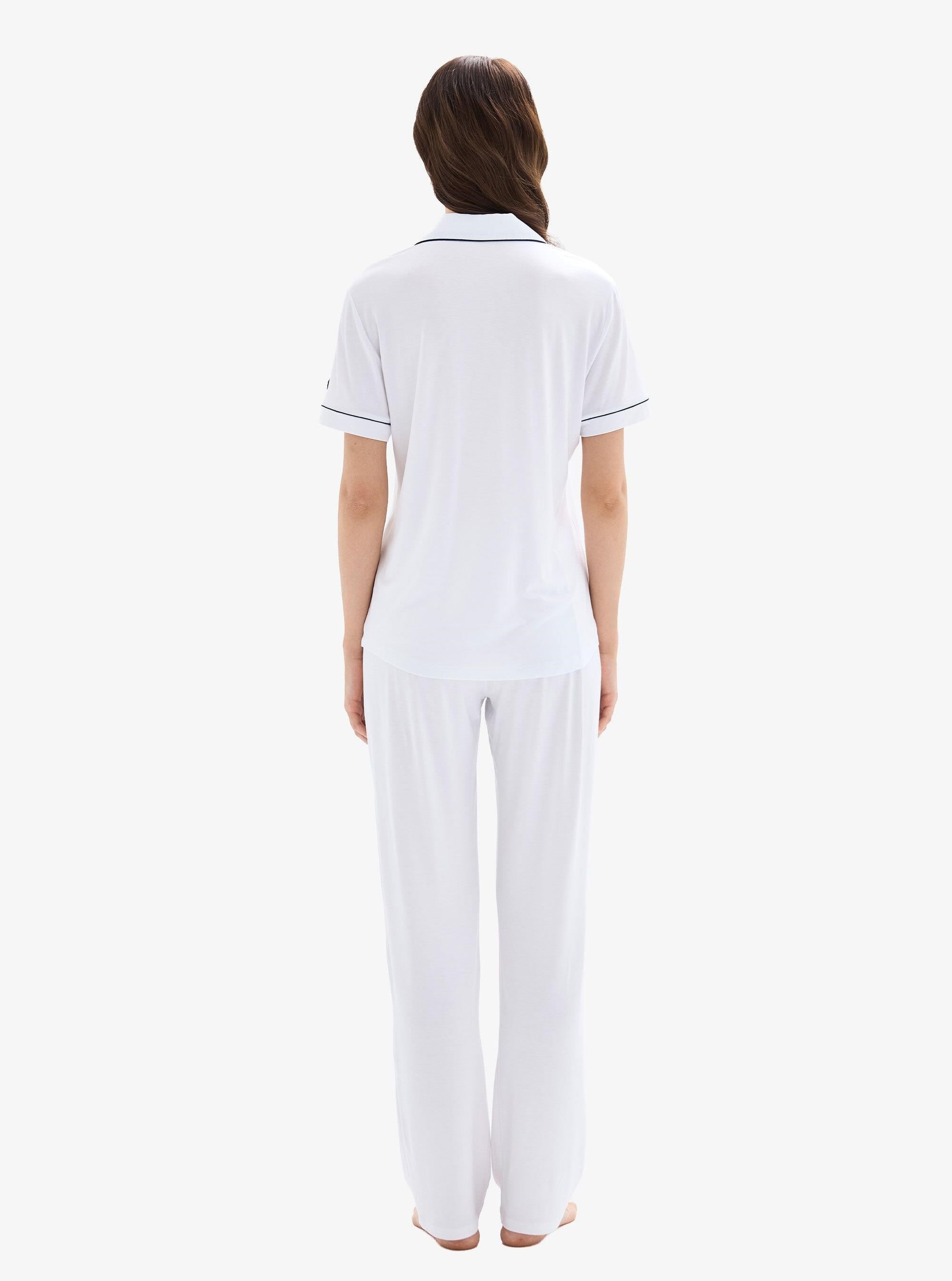 332860Kadın Kısa Kollu Önden Düğmeli Beyaz Mikro Modal Pijama Takımı C8T7N025Kısa Kol / Askılı PijamaBlackspadeKadın Kısa Kollu Önden Düğmeli Beyaz Mikro Modal Pijama Takımı C8T7N025