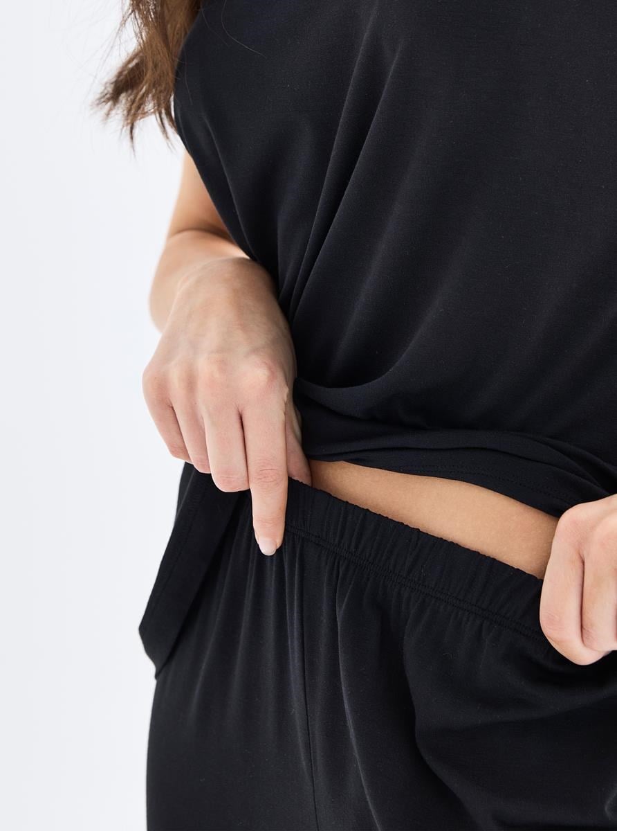 332858Kadın Kısa Kollu V Yaka Siyah Pijama Takımı C3T0N025Kısa Kol / Askılı PijamaBlackspadeKadın Kısa Kollu V Yaka Siyah Pijama Takımı C3T0N025