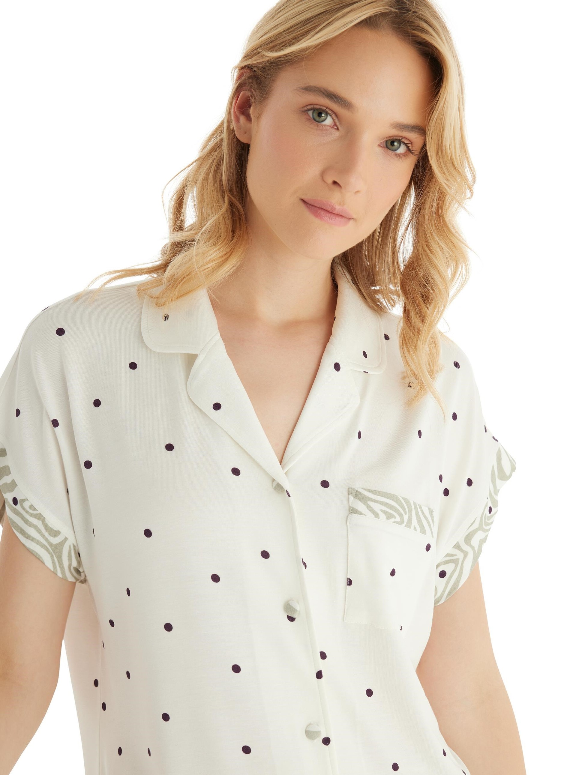 326698Kadın Kısa Kol Önden Düğmeli Krem Pijama Takımı C7T5N8O15Kadın Kısa Kol Önden Düğmeli Krem Pijama Takımı C7T5N8O15BlackspadeKısa Kol / Askılı PijamaKısa Kol / Askılı PijamaBlackspadeKadın Kısa Kol Önden Düğmeli Krem Pijama Takımı C7T5N8O15