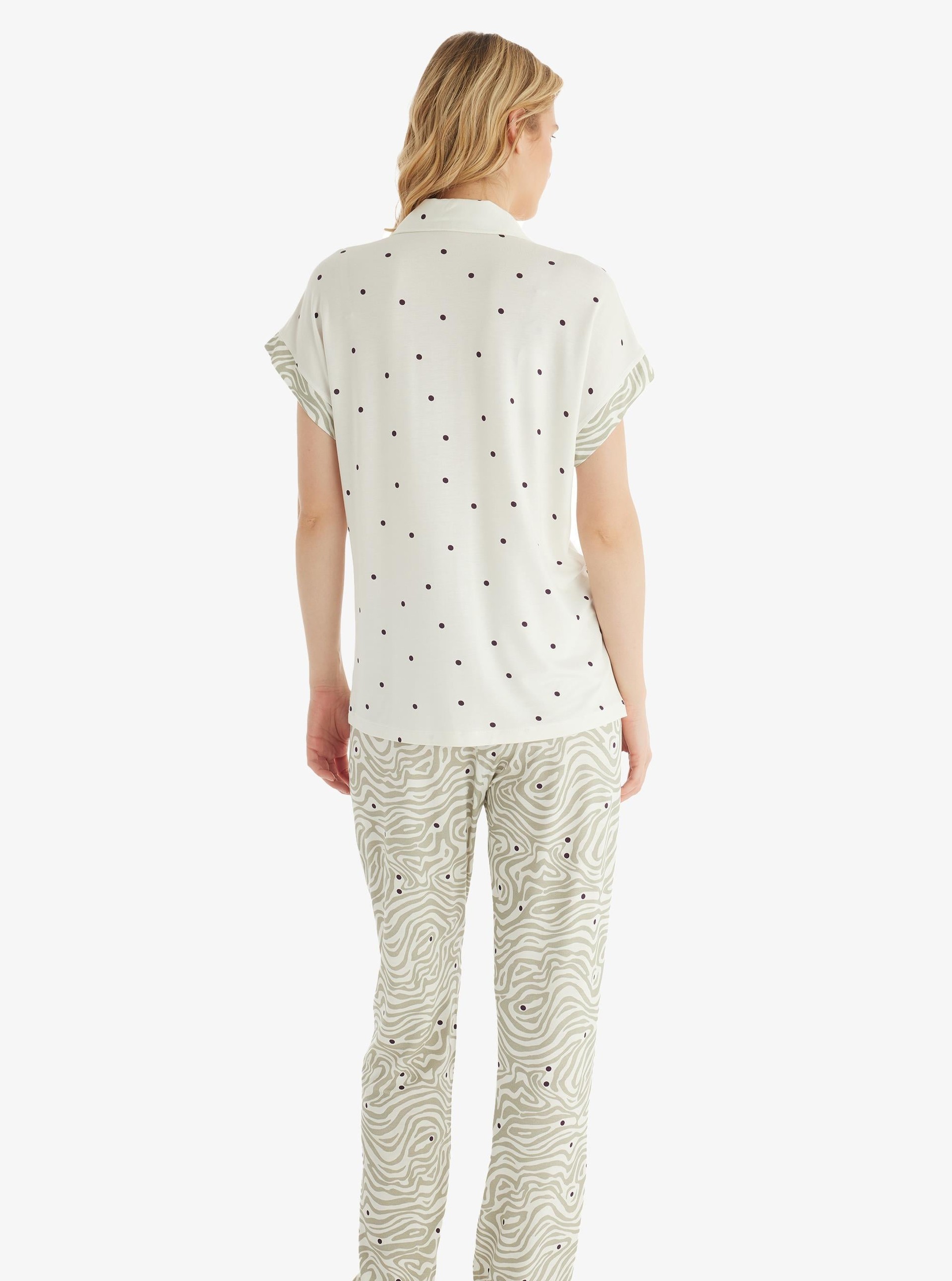 326698Kadın Kısa Kol Önden Düğmeli Krem Pijama Takımı C7T5N8O15Kadın Kısa Kol Önden Düğmeli Krem Pijama Takımı C7T5N8O15BlackspadeKısa Kol / Askılı PijamaKısa Kol / Askılı PijamaBlackspadeKadın Kısa Kol Önden Düğmeli Krem Pijama Takımı C7T5N8O15