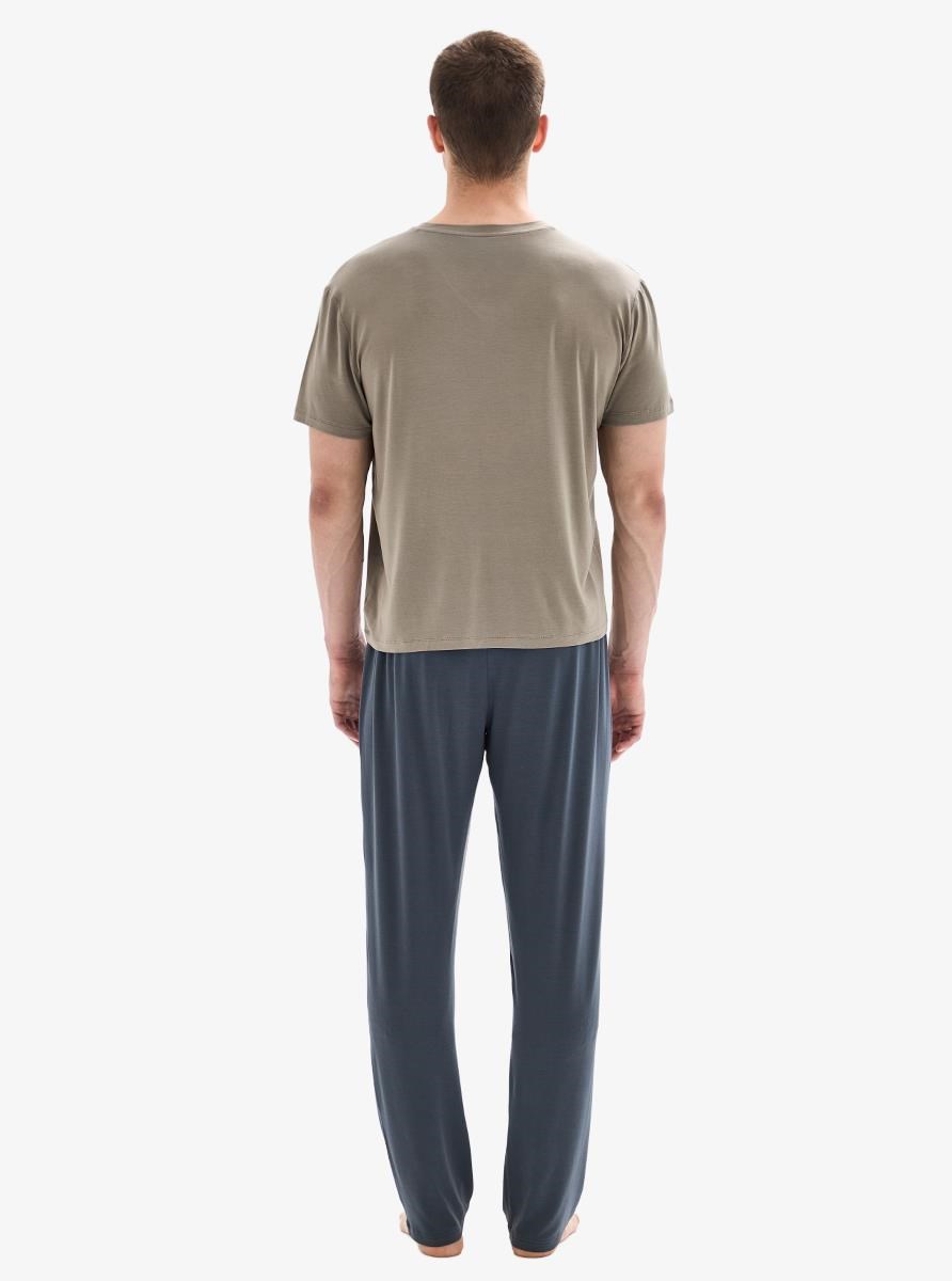 332838Erkek Kısa Kollu V Yaka Haki Mikro Modal Pijama Takımı C3T8N804Pijama TakımıBlackspadeErkek Kısa Kollu V Yaka Haki Mikro Modal Pijama Takımı C3T8N804