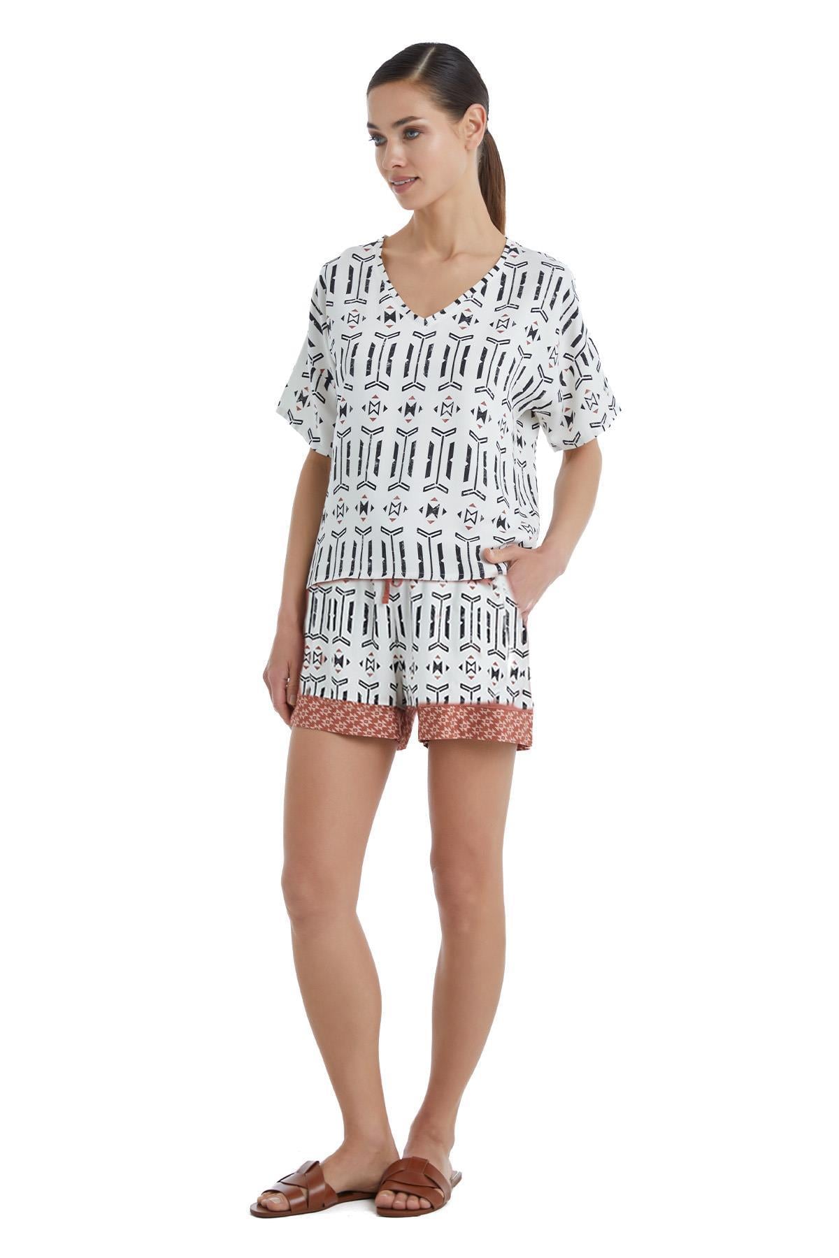 319848Kadın Kısa Kol Şortlu Baskılı Pijama Takımı C4T8N3O15-Kadın Kısa Kol Şortlu Baskılı Pijama Takımı C4T8N3O15-BlackspadeŞortlu TakımŞortlu TakımBlackspadeKadın Kısa Kol Şortlu Baskılı Pijama Takımı C4T8N3O15-
