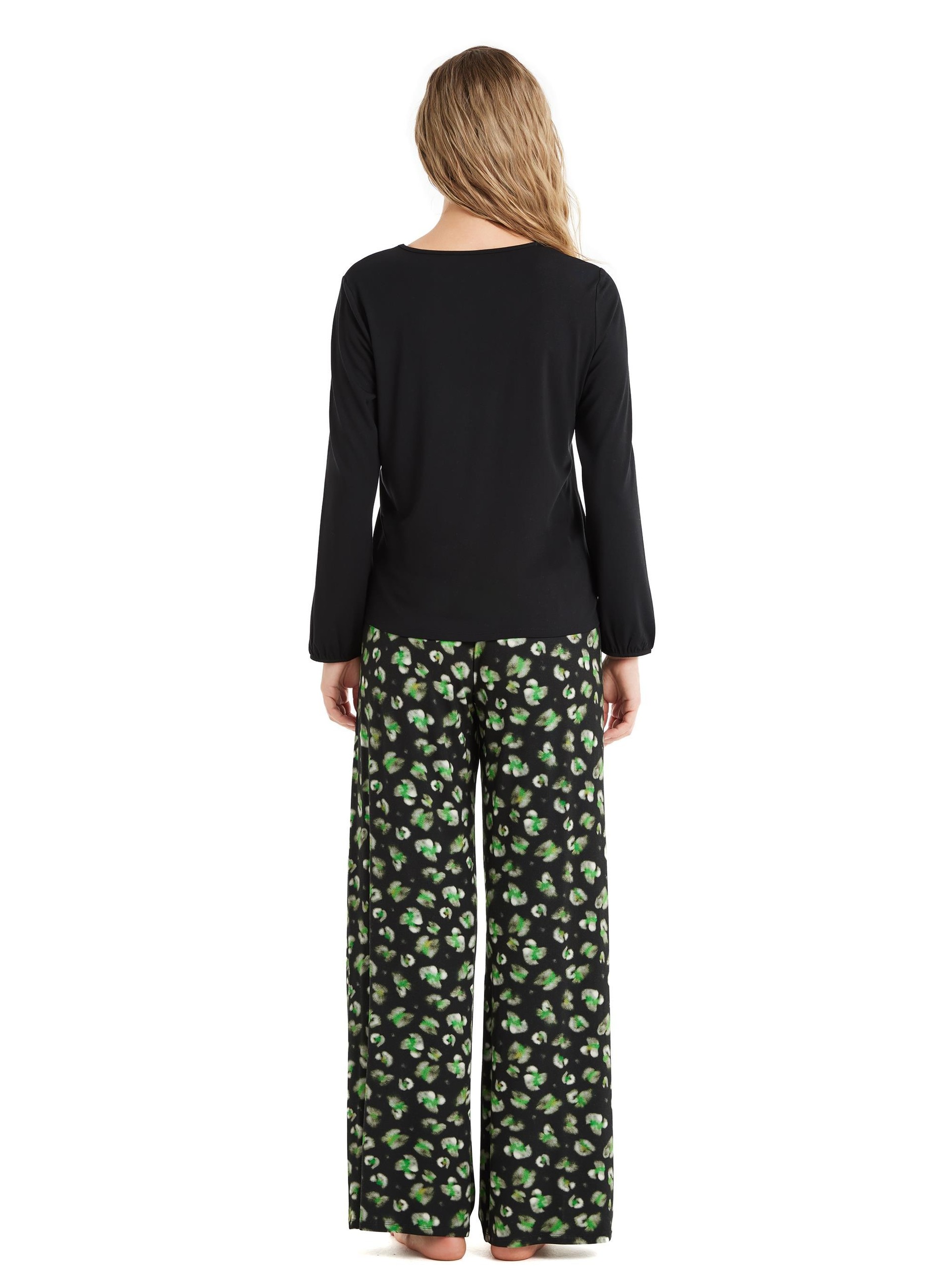 325018Kadın Uzun Kol Siyah Pijama Takım C7T0N5O06Kadın Uzun Kol Siyah Pijama Takım C7T0N5O06BlackspadeUzun Kol PijamaUzun Kol PijamaBlackspadeKadın Uzun Kol Siyah Pijama Takım C7T0N5O06