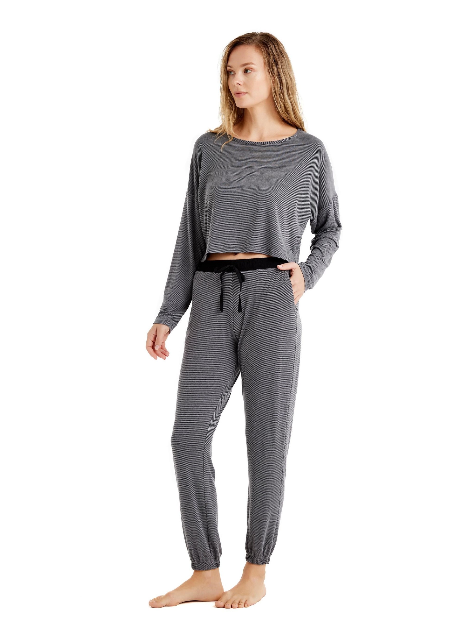 325007Kadın Uzun Kol Gri Viskoz Pijama Takım C8T7N4O06Kadın Uzun Kol Gri Viskoz Pijama Takım C8T7N4O06BlackspadeUzun Kol PijamaUzun Kol PijamaBlackspadeKadın Uzun Kol Gri Viskoz Pijama Takım C8T7N4O06