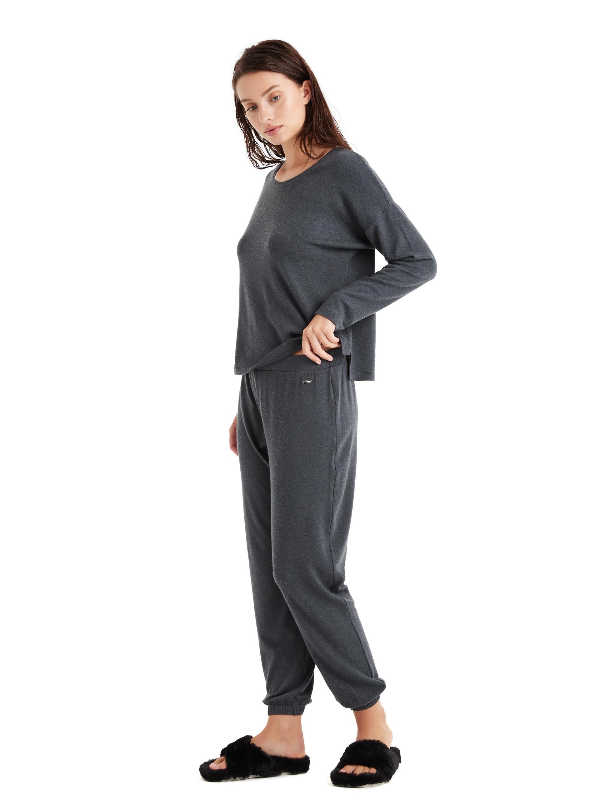 325004Kadın Uzun Kol Antrasit Modal-Yün Pijama Takım C0T6N4O06-61Kadın Uzun Kol Antrasit Modal-Yün Pijama Takım C0T6N4O06-61BlackspadeUzun Kol PijamaUzun Kol PijamaBlackspadeKadın Uzun Kol Antrasit Modal-Yün Pijama Takım C0T6N4O06-61