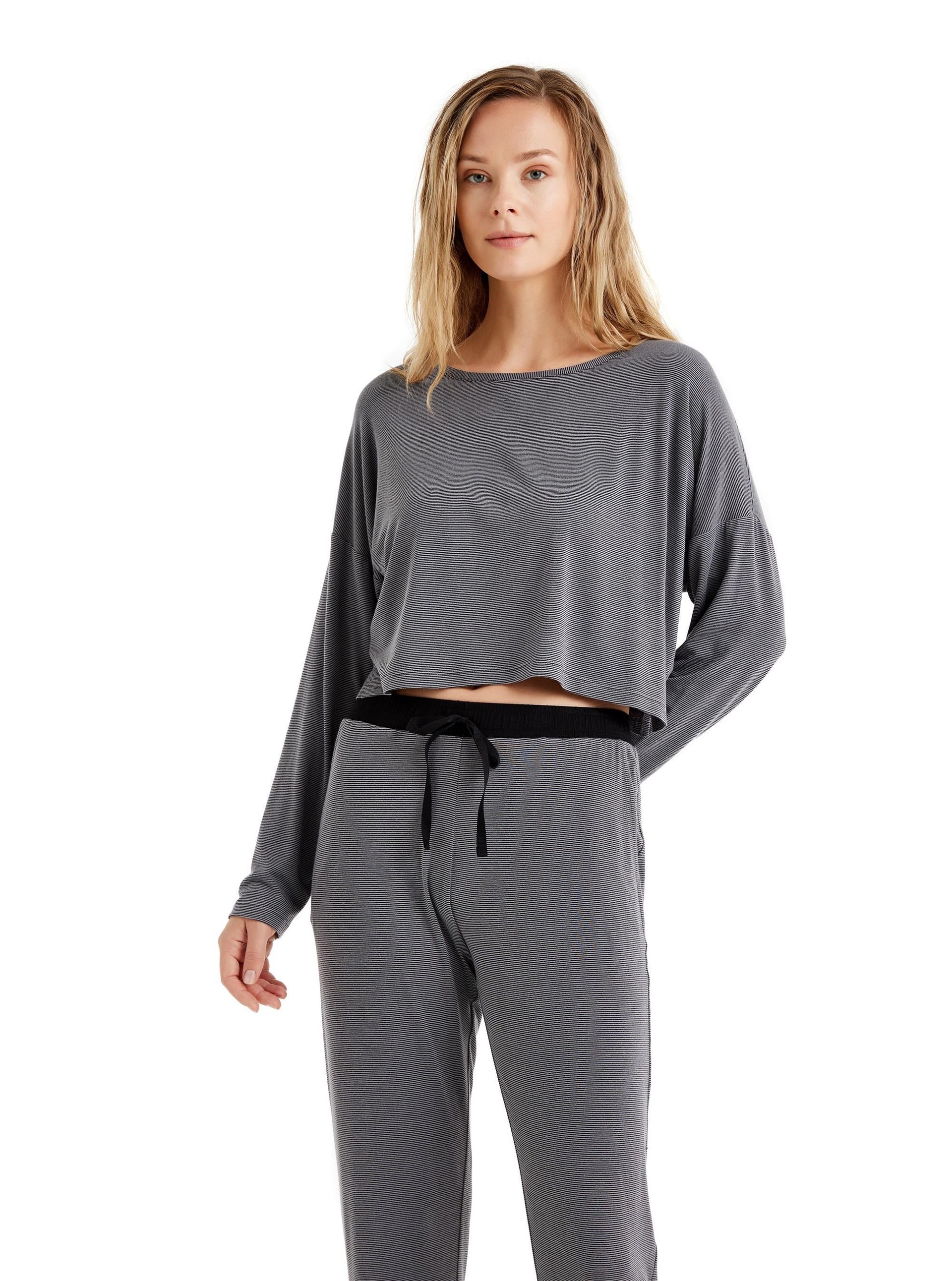 325007Kadın Uzun Kol Gri Viskoz Pijama Takım C8T7N4O06Kadın Uzun Kol Gri Viskoz Pijama Takım C8T7N4O06BlackspadeUzun Kol PijamaUzun Kol PijamaBlackspadeKadın Uzun Kol Gri Viskoz Pijama Takım C8T7N4O06