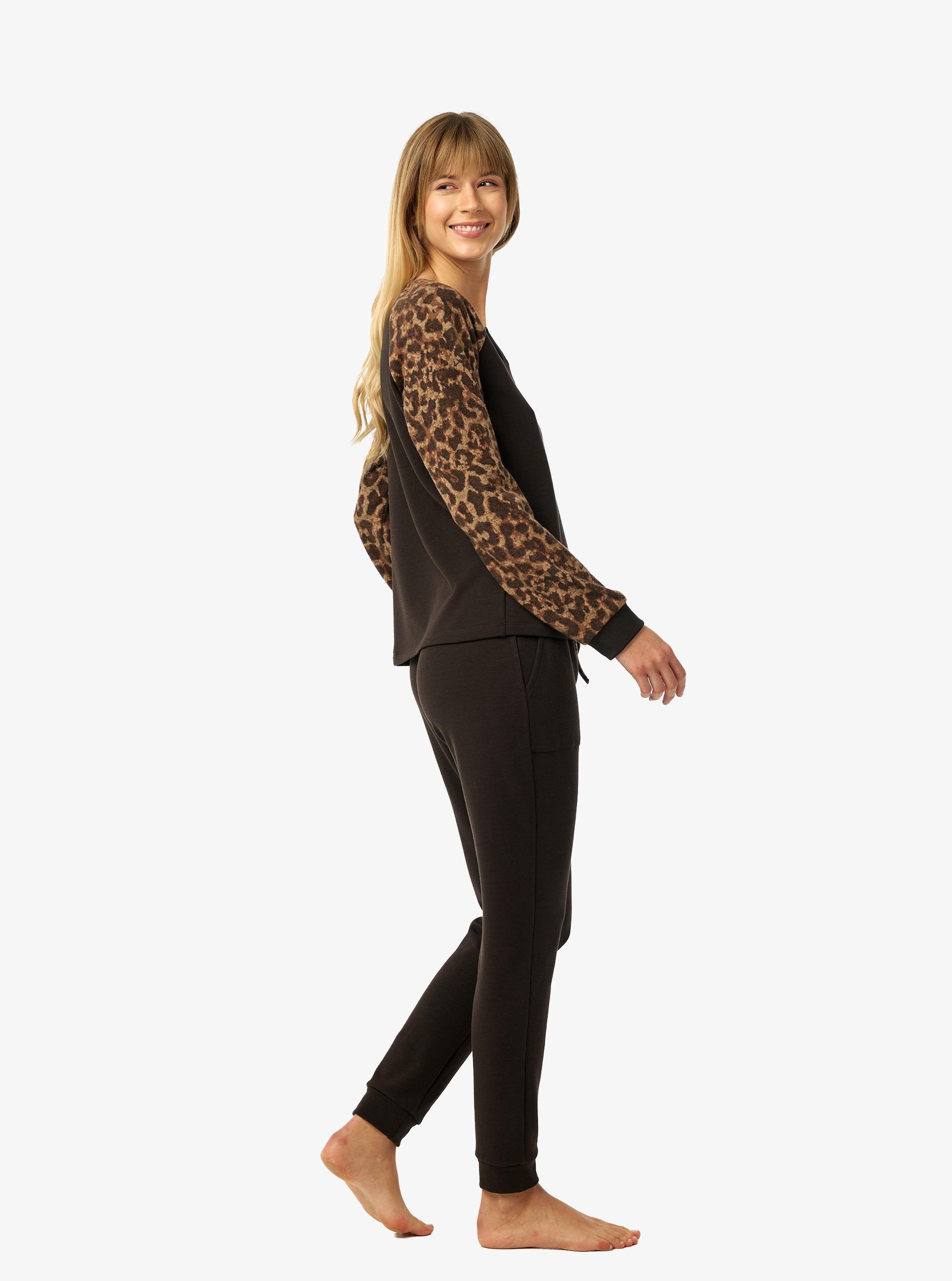 334245Kadın Uzun Kollu Thermal Kahverengi Leopar Detaylı Pijama Takımı C7T2N225Uzun Kol PijamaBlackspadeKadın Uzun Kollu Thermal Kahverengi Leopar Detaylı Pijama Takımı C7T2N225