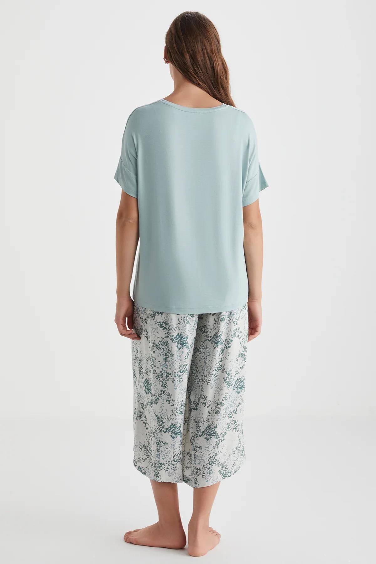 328273Kadın Kısa Kollu Yazlık Pijama Seti – Düz Açık Yeşil Üst & Çiçek Desenli Alt C0T3N72cotonhause.com.tr Online Alışveriş - Sezon İndirimlerini Keşfet Kadın Kısa Kollu Yazlık Pijama Seti – Düz Açık Yeşil Üst & Çiçek Desenli Alt C0T3N72Kapri Takımcatherine'sKadın Kısa Kollu Yazlık Pijama Seti – Düz Açık Yeşil Üst & Çiçek Desenli Alt C0T3N72