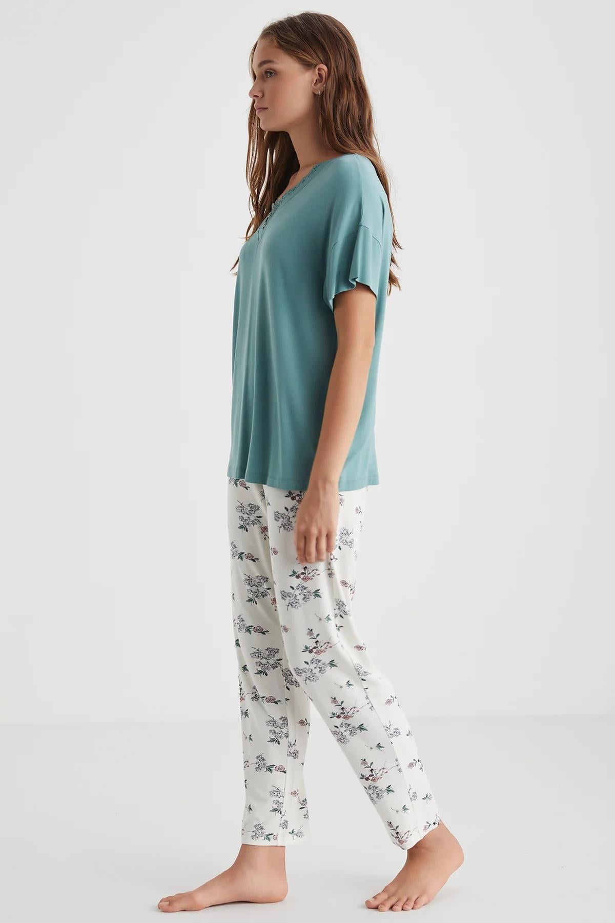 328270Kadın Yeşil Dantel Yaka Pijama Takımı – Viskon, Kısa Kollu, Yazlık C9T0N72cotonhause.com.tr Online Alışveriş - Sezon İndirimlerini Keşfet Kadın Yeşil Dantel Yaka Pijama Takımı – Viskon, Kısa Kollu, Yazlık C9T0N72Kısa Kol / Askılı Pijamacatherine'sKadın Yeşil Dantel Yaka Pijama Takımı – Viskon, Kısa Kollu, Yazlık C9T0N72