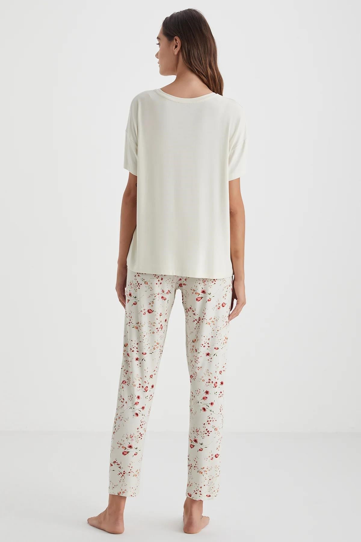 328268Kadın Bej Çiçekli Viskon Pijama Takımı – Kısa Kollu, Yazlık, Düz Üst C4T0N72cotonhause.com.tr Online Alışveriş - Sezon İndirimlerini Keşfet Kadın Bej Çiçekli Viskon Pijama Takımı – Kısa Kollu, Yazlık, Düz Üst C4T0N72Kısa Kol / Askılı Pijamacatherine'sKadın Bej Çiçekli Viskon Pijama Takımı – Kısa Kollu, Yazlık, Düz Üst C4T0N72