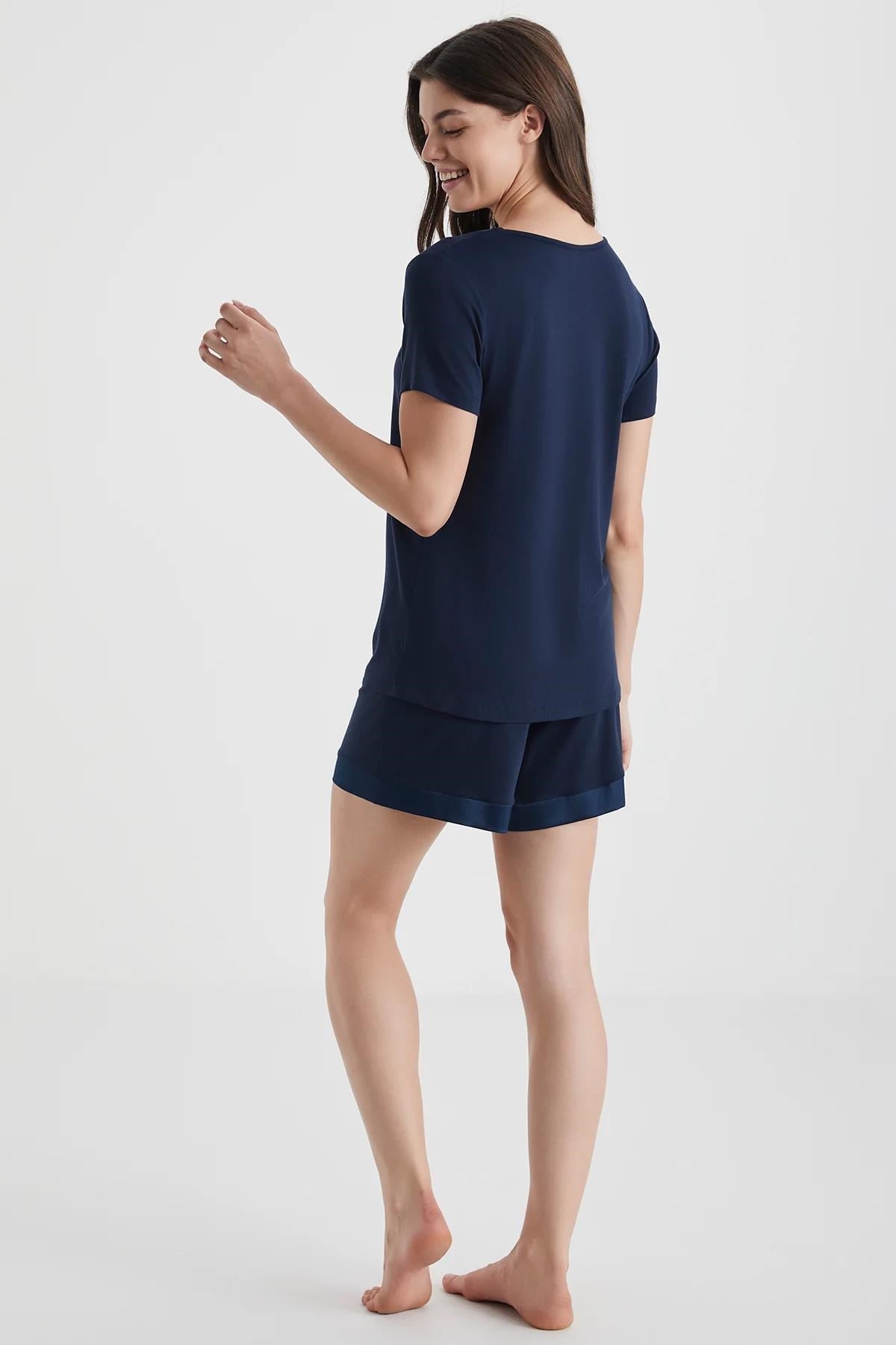 328274Kadın Lacivert Viskon V Yaka Ev Giyim Takımı / Pijama Şort Takımı C4T3N72cotonhause.com.tr Online Alışveriş - Sezon İndirimlerini Keşfet Kadın Lacivert Viskon V Yaka Ev Giyim Takımı / Pijama Şort Takımı C4T3N72Şortlu Takımcatherine'sKadın Lacivert Viskon V Yaka Ev Giyim Takımı / Pijama Şort Takımı C4T3N72