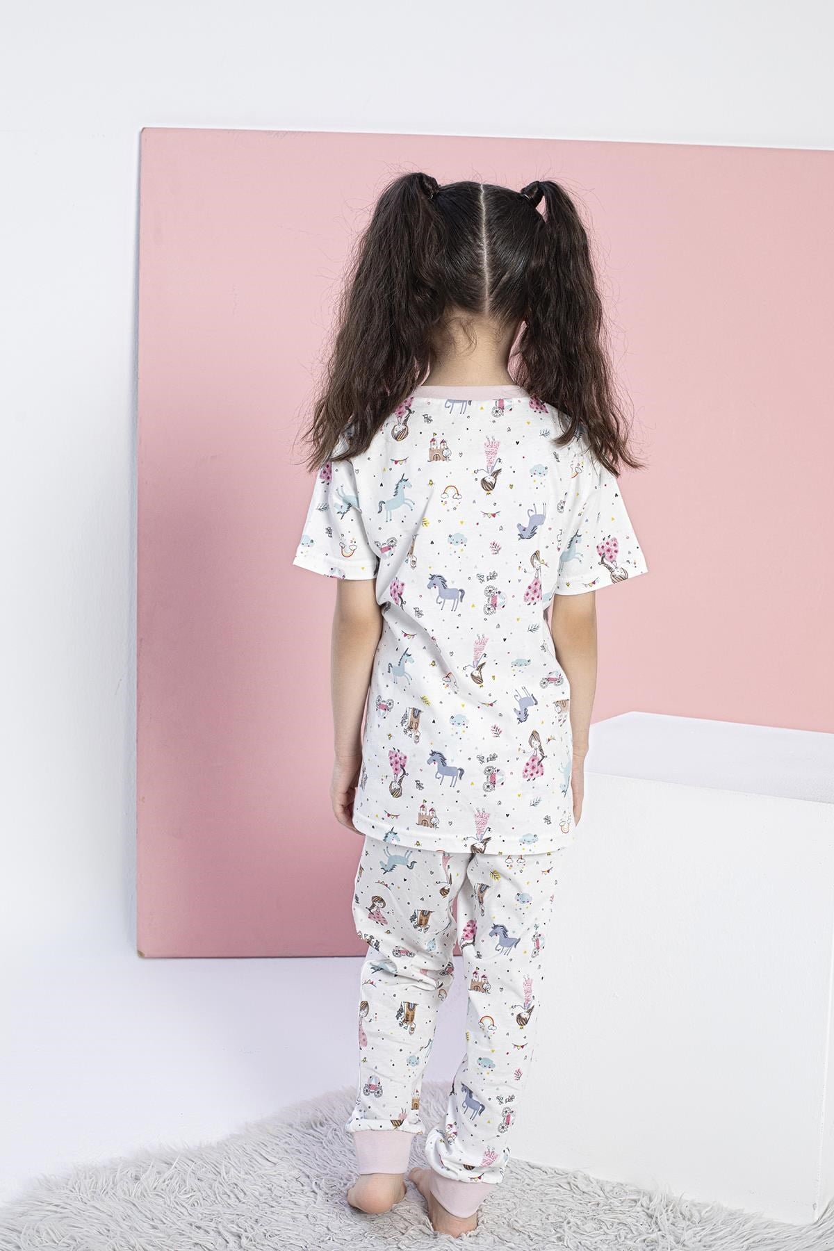 326454Kız Çocuk Kısa Kol Beyaz Pijama Takım C2T6N0O-046cotonhause.com.tr Online Alışveriş - Sezon İndirimlerini Keşfet Kız Çocuk Kısa Kol Beyaz Pijama Takım C2T6N0O-046PijamaConfeoKız Çocuk Kısa Kol Beyaz Pijama Takım C2T6N0O-046