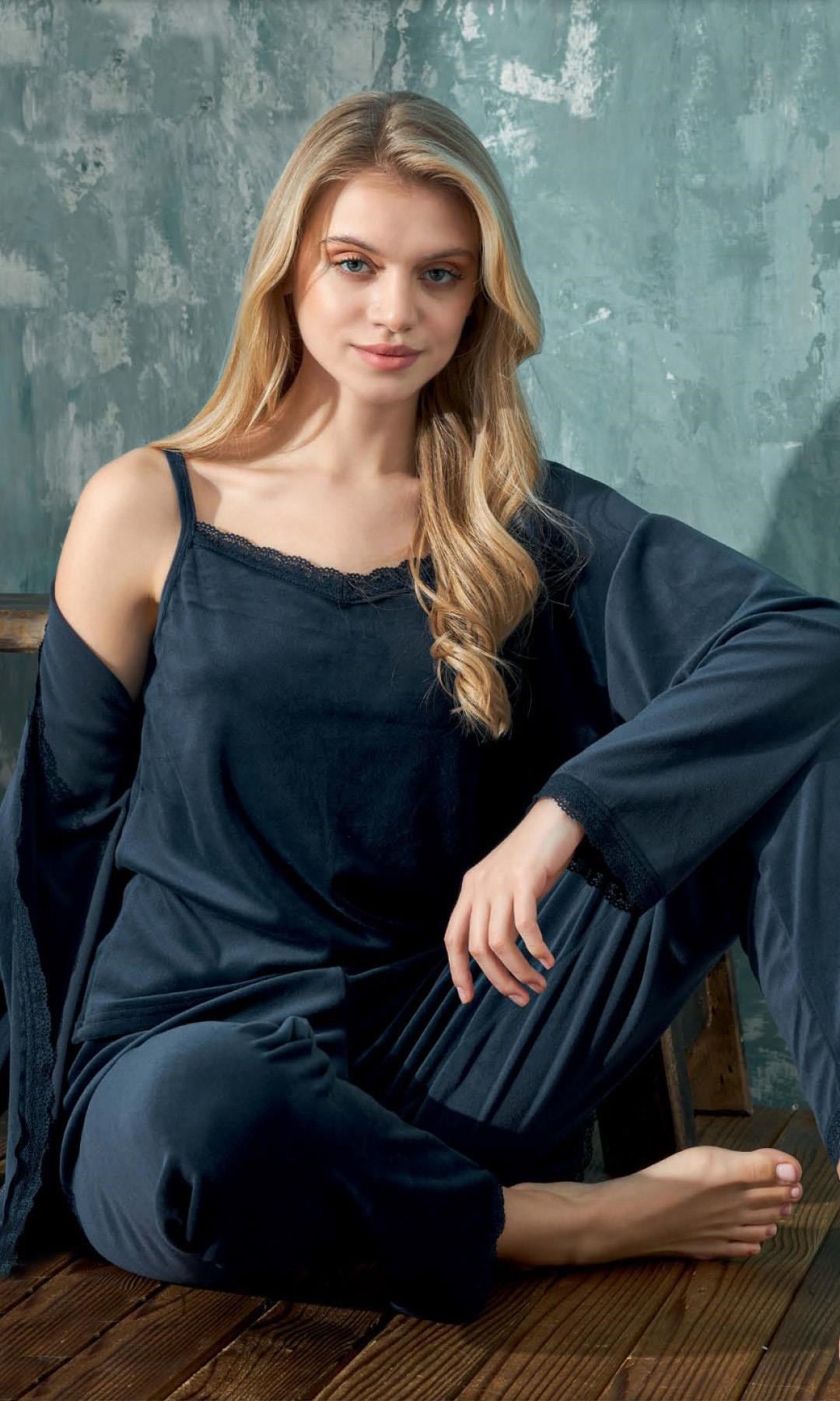 315678Kadın 3 Lü Kadife Lacivert Pijama Takımı C1T3N402-1cotonhause.com.tr Online Alışveriş - Sezon İndirimlerini KeşfetKadın 3 Lü Kadife Lacivert Pijama Takımı C1T3N402-13'lü SetlercotonhauseKadın 3 Lü Kadife Lacivert Pijama Takımı C1T3N402-1