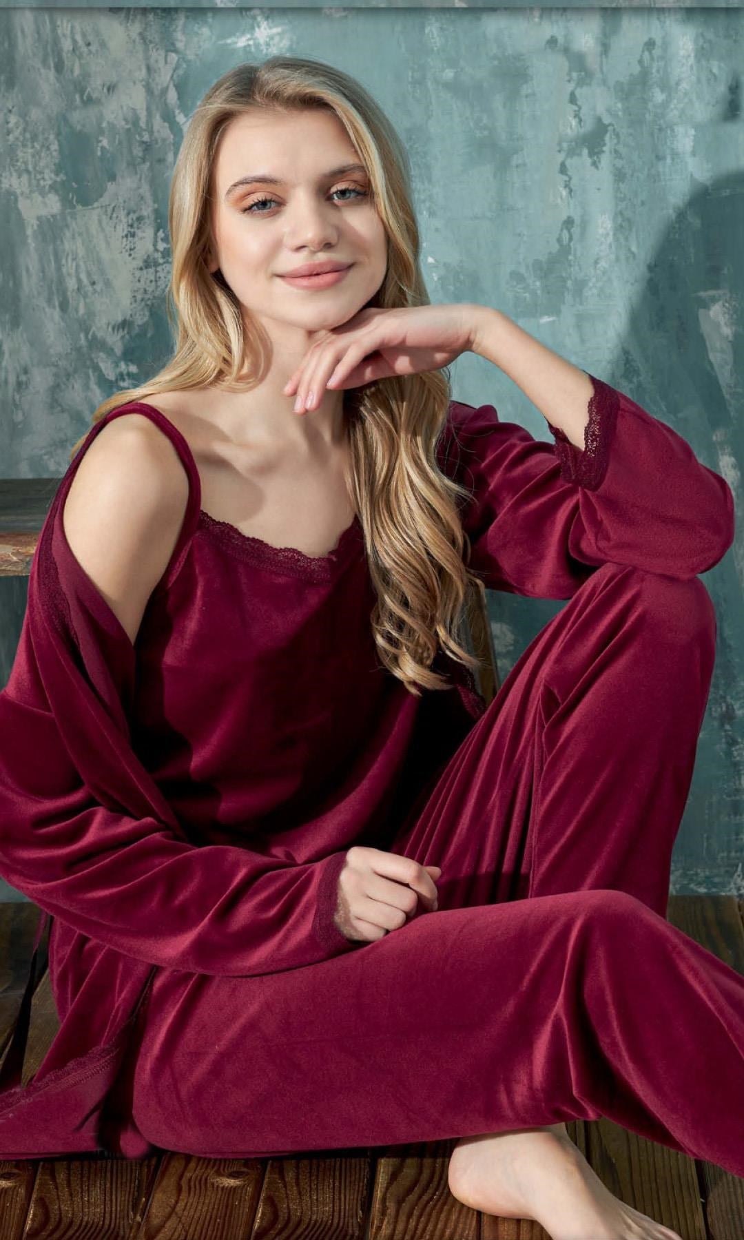 315674Kadın 3 Lü Kadife Bordo Pijama Takımı C1T3N402-1cotonhause.com.tr Online Alışveriş - Sezon İndirimlerini KeşfetKadın 3 Lü Kadife Bordo Pijama Takımı C1T3N402-13'lü SetlercotonhauseKadın 3 Lü Kadife Bordo Pijama Takımı C1T3N402-1