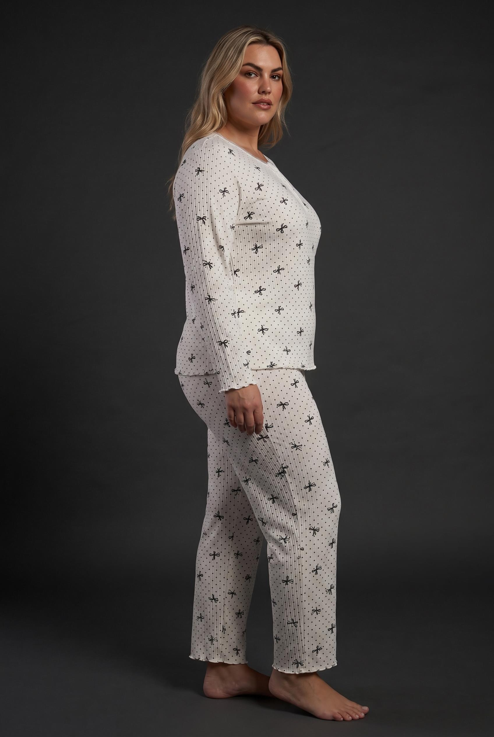 333461Kadın Uzun Kol Raporlu İnterlok Büyük Beden Beyaz Pijama Takımı C5T4N28Büyük BedencotonhauseKadın Uzun Kol Raporlu İnterlok Büyük Beden Beyaz Pijama Takımı C5T4N28