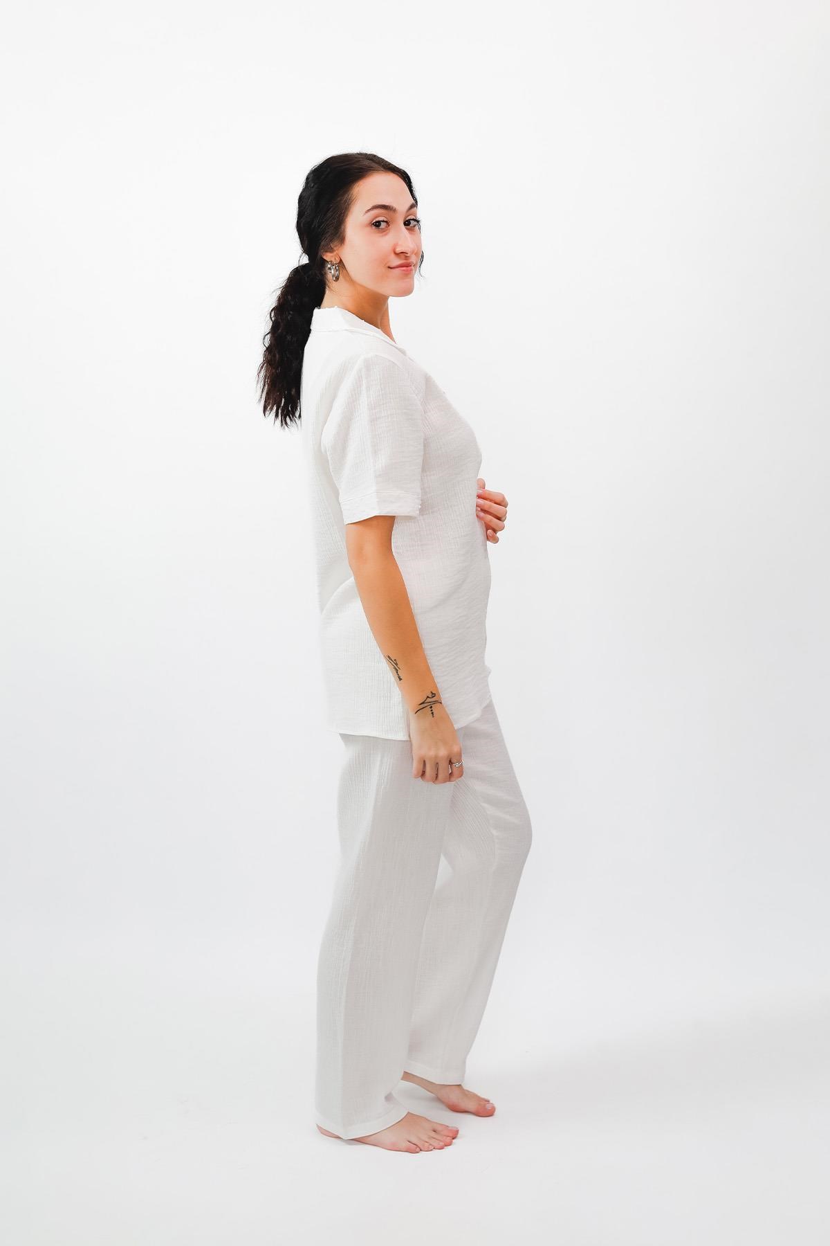 323859%100 Pamuklu Müslin Kısa Kollu Düğmeli Pijama Takımı - Kendinden Dokulu Rahat Tasarım 24635%100 Pamuklu Müslin Kısa Kollu Düğmeli Pijama Takımı - Kendinden Dokulu Rahat Tasarım 24635Kısa Kol / Askılı PijamacotonhauseKısa Kol / Askılı Pijamacotonhause%100 Pamuklu Müslin Kısa Kollu Düğmeli Pijama Takımı - Kendinden Dokulu Rahat Tasarım 24635