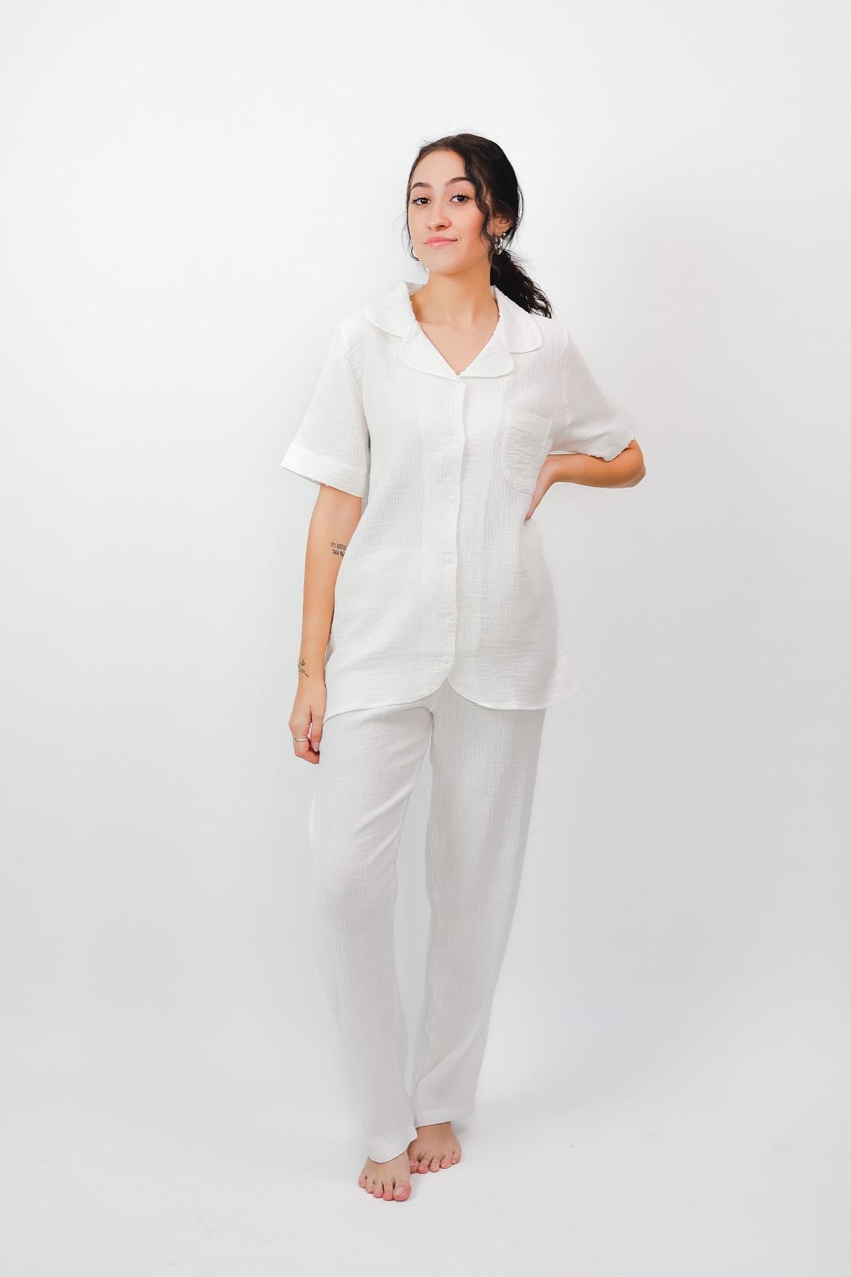 323859%100 Pamuklu Müslin Kısa Kollu Düğmeli Pijama Takımı - Kendinden Dokulu Rahat Tasarım 24635%100 Pamuklu Müslin Kısa Kollu Düğmeli Pijama Takımı - Kendinden Dokulu Rahat Tasarım 24635Kısa Kol / Askılı PijamacotonhauseKısa Kol / Askılı Pijamacotonhause%100 Pamuklu Müslin Kısa Kollu Düğmeli Pijama Takımı - Kendinden Dokulu Rahat Tasarım 24635