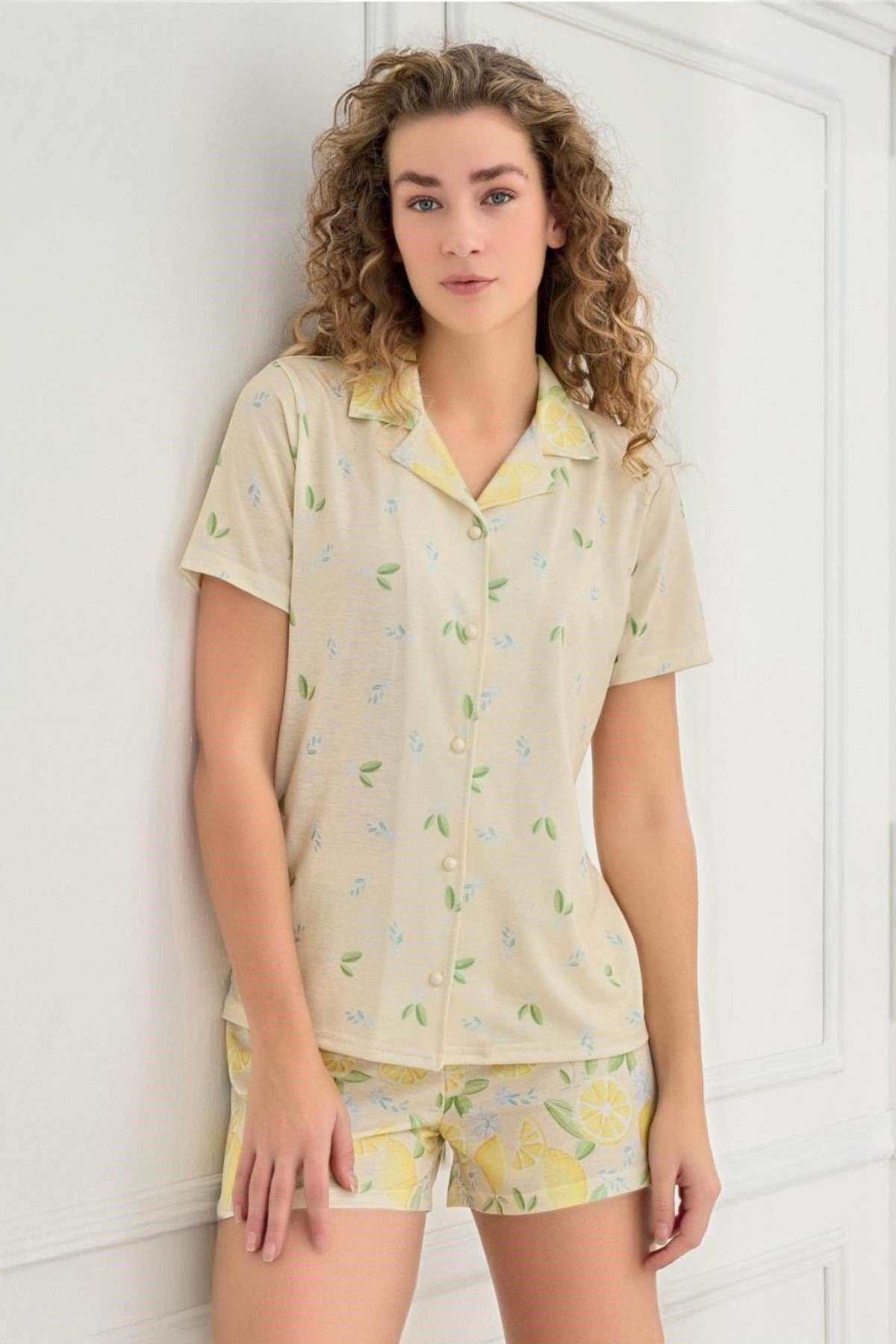326865Kadın Kısa Kol Önden Düğmeli Limon Desen Şortlu Sarı Pijama Takımı 70115-856Kadın Kısa Kol Önden Düğmeli Limon Desen Şortlu Sarı Pijama Takımı 70115-856Şortlu TakımcotonhauseŞortlu TakımcotonhauseKadın Kısa Kol Önden Düğmeli Limon Desen Şortlu Sarı Pijama Takımı 70115-856