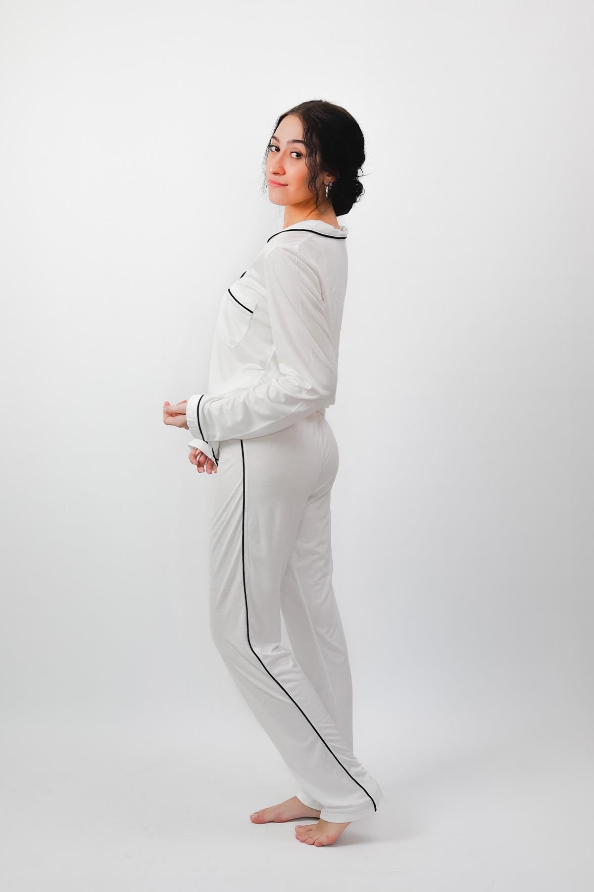 323858%100 Pamuk Yumuşak Organik Kumaş Düğmeli Pijama Takımı - Beyaz Mevsimlik Rahat Şık Tasarım 24637%100 Pamuk Yumuşak Organik Kumaş Düğmeli Pijama Takımı - Beyaz Mevsimlik Rahat Şık Tasarım 24637Uzun Kol PijamacotonhauseUzun Kol Pijamacotonhause%100 Pamuk Yumuşak Organik Kumaş Düğmeli Pijama Takımı - Beyaz Mevsimlik Rahat Şık Tasarım 24637