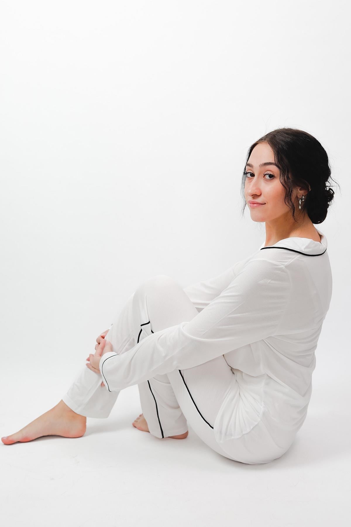 323858%100 Pamuk Yumuşak Organik Kumaş Düğmeli Pijama Takımı - Beyaz Mevsimlik Rahat Şık Tasarım 24637%100 Pamuk Yumuşak Organik Kumaş Düğmeli Pijama Takımı - Beyaz Mevsimlik Rahat Şık Tasarım 24637Uzun Kol PijamacotonhauseUzun Kol Pijamacotonhause%100 Pamuk Yumuşak Organik Kumaş Düğmeli Pijama Takımı - Beyaz Mevsimlik Rahat Şık Tasarım 24637