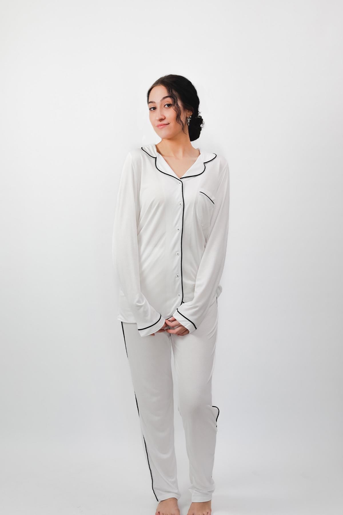 323858%100 Pamuk Yumuşak Organik Kumaş Düğmeli Pijama Takımı - Beyaz Mevsimlik Rahat Şık Tasarım 24637%100 Pamuk Yumuşak Organik Kumaş Düğmeli Pijama Takımı - Beyaz Mevsimlik Rahat Şık Tasarım 24637Uzun Kol PijamacotonhauseUzun Kol Pijamacotonhause%100 Pamuk Yumuşak Organik Kumaş Düğmeli Pijama Takımı - Beyaz Mevsimlik Rahat Şık Tasarım 24637