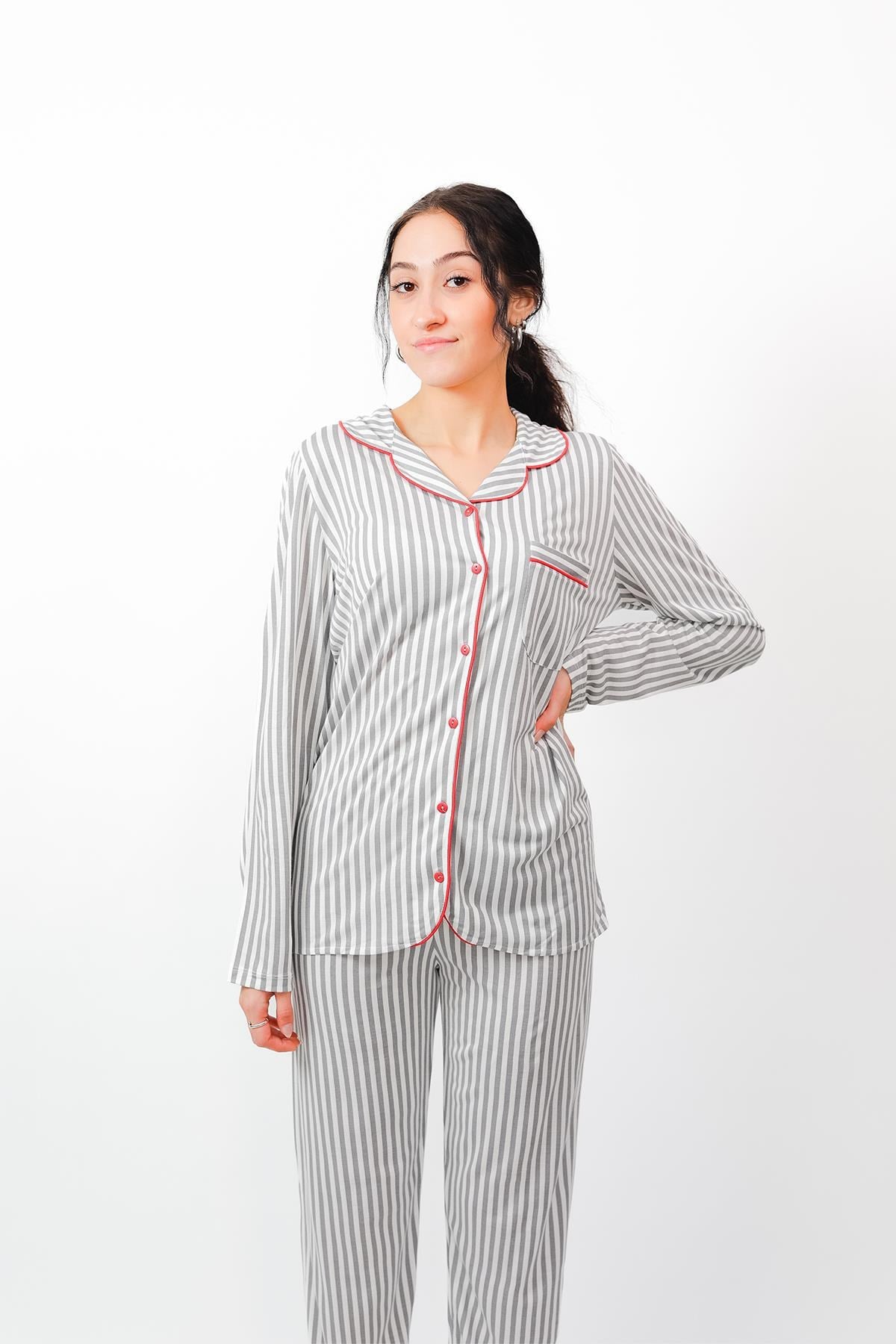 323873Kadın Gömlek Yaka %100 Pamuk Çizgili Kırmızı Pijama Takımı 2444Kadın Gömlek Yaka %100 Pamuk Çizgili Kırmızı Pijama Takımı 2444Uzun Kol PijamacotonhauseUzun Kol PijamacotonhauseKadın Gömlek Yaka %100 Pamuk Çizgili Kırmızı Pijama Takımı 2444