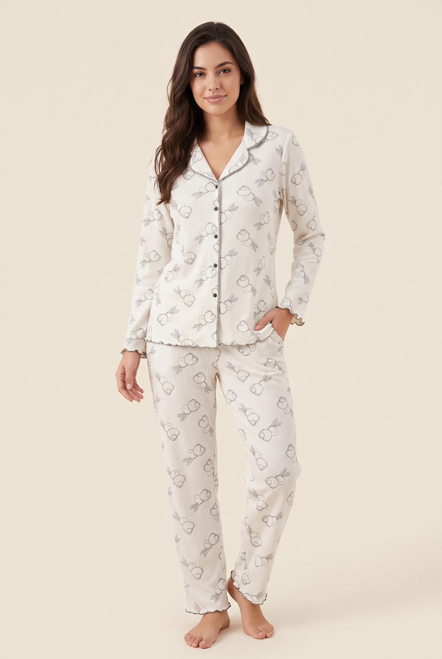 333464Kadın Uzun Kol Önden Düğmeli Raporlu İnterlok Tavşan Beyaz Pijama Takımı C1T2N48Uzun Kol PijamacotonhauseKadın Uzun Kol Önden Düğmeli Raporlu İnterlok Tavşan Beyaz Pijama Takımı C1T2N48