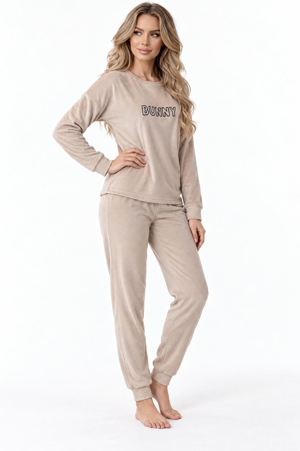 334228Kadın Uzun Kol Kadife Kumaş Bej Pijama Takımı C3T9N96Kadın Uzun Kol Kadife Kumaş Bej Pijama Takımı | cotonhauseUzun Kol PijamacotonhauseKadın Uzun Kol Kadife Kumaş Bej Pijama Takımı C3T9N96