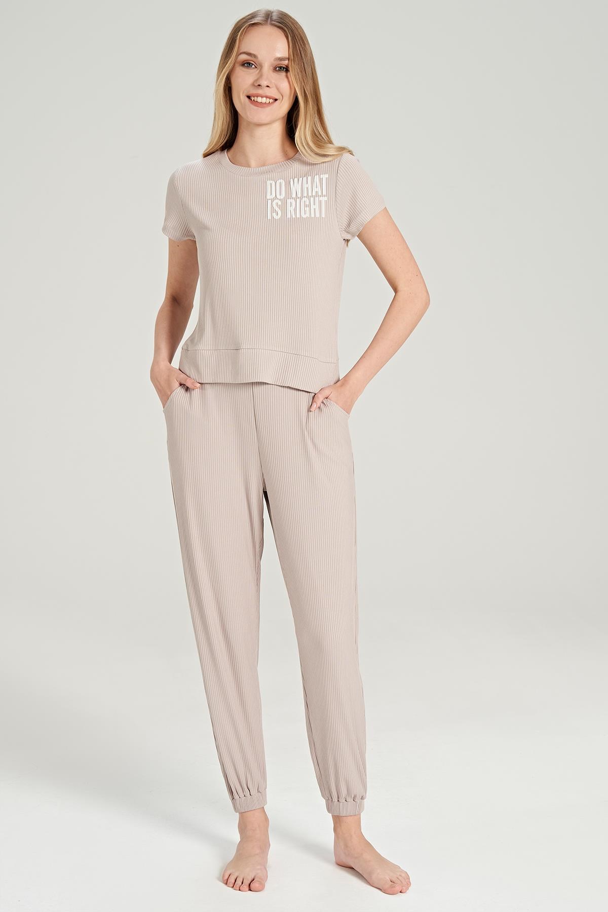 320912Kadın Kısa Kol Fitilli Bej Pijama Takım C1T7N0O5cotonhause.com.tr Online Alışveriş - Sezon İndirimlerini Keşfet Kadın Kısa Kol Fitilli Bej Pijama Takım C1T7N0O5Kısa Kol / Askılı PijamaFeyzaKadın Kısa Kol Fitilli Bej Pijama Takım C1T7N0O5