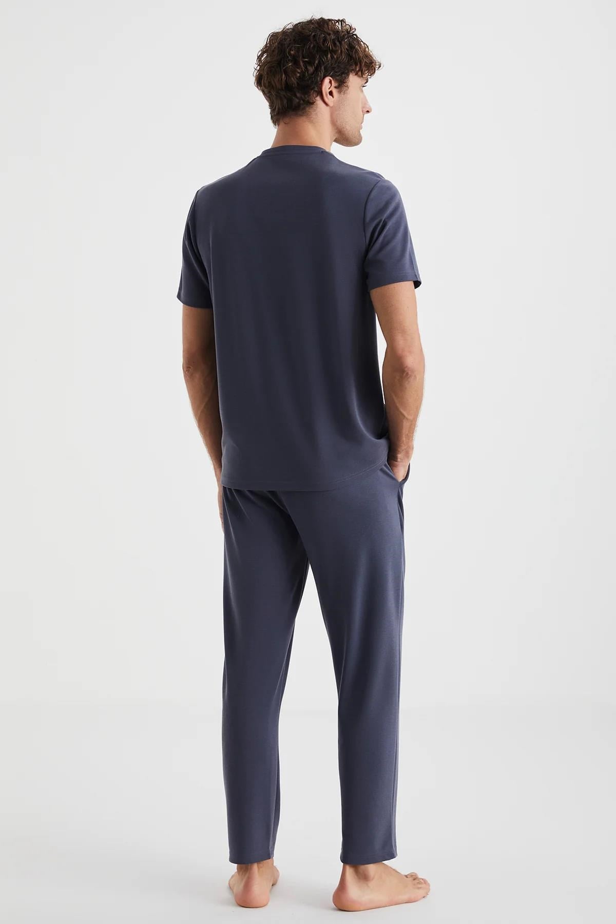 328294Erkek Yazlık Pijama Takımı – V Yaka Kısa Kollu Üst ve Düz Paça Alt, İndigo Renk C8T0N4cotonhause.com.tr Online Alışveriş - Sezon İndirimlerini Keşfet Erkek Yazlık Pijama Takımı – V Yaka Kısa Kollu Üst ve Düz Paça Alt, İndigo Renk C8T0N4Pijama TakımıFirst TouchErkek Yazlık Pijama Takımı – V Yaka Kısa Kollu Üst ve Düz Paça Alt, İndigo Renk C8T0N4