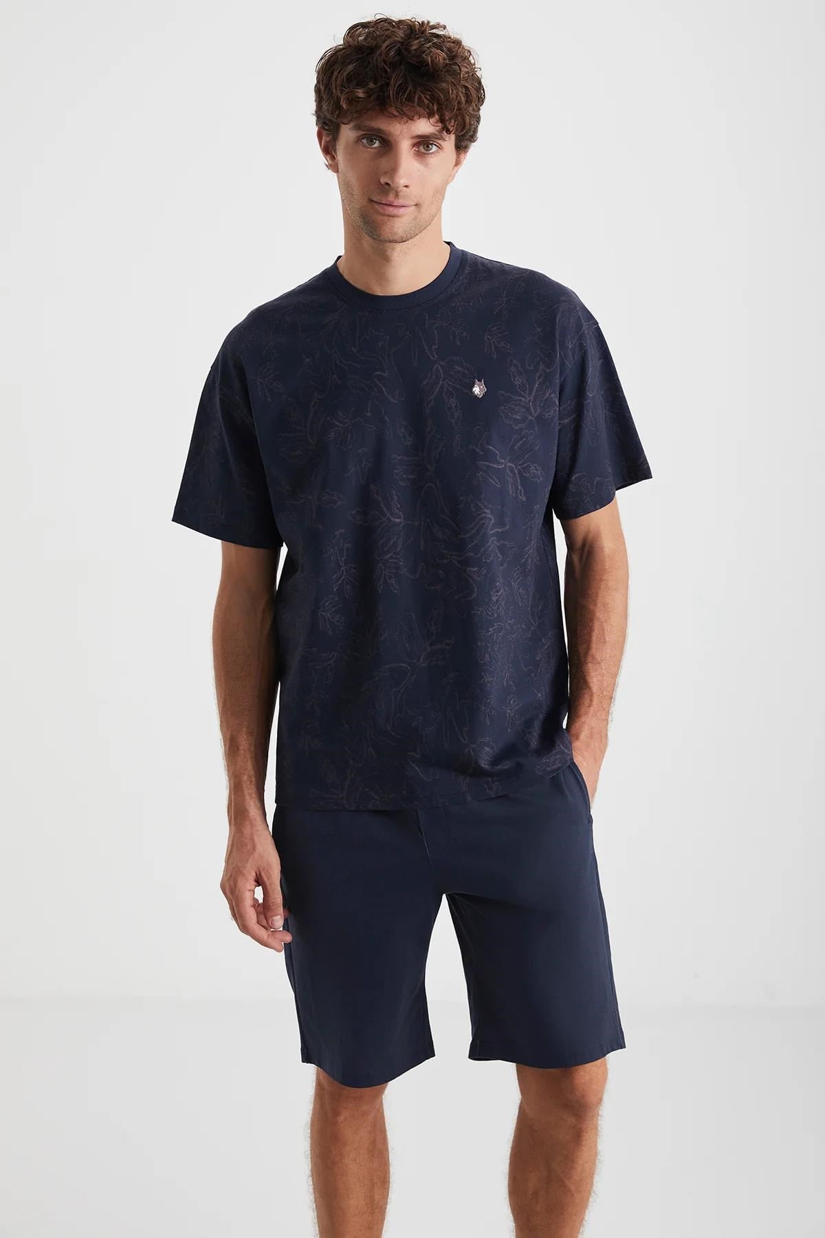 328299Erkek Yazlık Pijama Takımı – Lacivert Desenli Üst ve Şort Alt C6T0N6cotonhause.com.tr Online Alışveriş - Sezon İndirimlerini Keşfet Erkek Yazlık Pijama Takımı – Lacivert Desenli Üst ve Şort Alt C6T0N6Pijama TakımıFirst TouchErkek Yazlık Pijama Takımı – Lacivert Desenli Üst ve Şort Alt C6T0N6