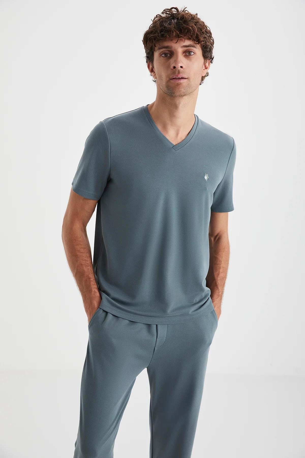 328296Erkek Yazlık Pijama Takımı – V Yaka Kısa Kollu Üst ve Düz Paça Alt, Yeşil Renk C8T0N4cotonhause.com.tr Online Alışveriş - Sezon İndirimlerini Keşfet Erkek Yazlık Pijama Takımı – V Yaka Kısa Kollu Üst ve Düz Paça Alt, Yeşil Renk C8T0N4Pijama TakımıFirst TouchErkek Yazlık Pijama Takımı – V Yaka Kısa Kollu Üst ve Düz Paça Alt, Yeşil Renk C8T0N4