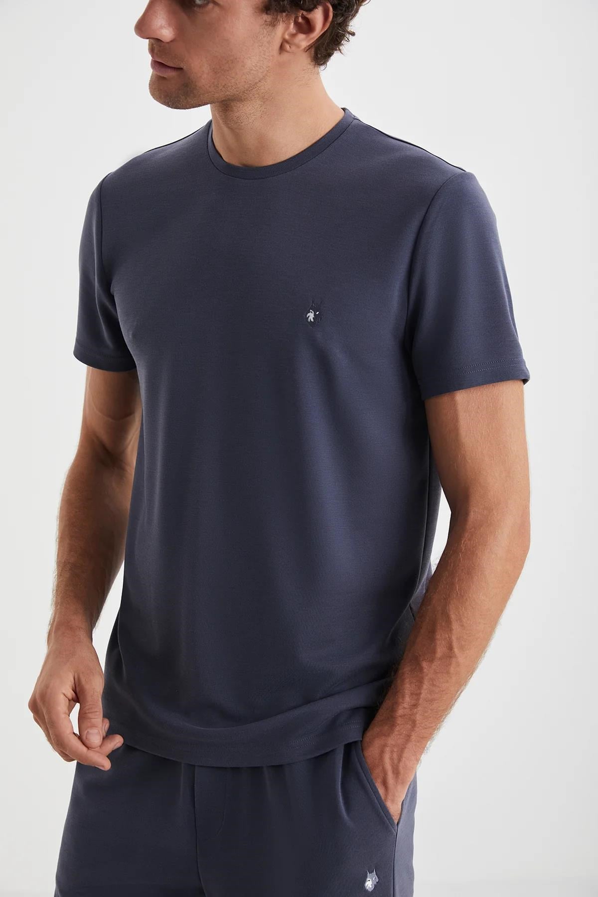 328297Erkek Yazlık Kısa Kollu Pijama Takımı – Indigo Renk Rahat Kalıp Üst ve Şort Alt C0T1N4cotonhause.com.tr Online Alışveriş - Sezon İndirimlerini Keşfet Erkek Yazlık Kısa Kollu Pijama Takımı – Indigo Renk Rahat Kalıp Üst ve Şort Alt C0T1N4Pijama TakımıFirst TouchErkek Yazlık Kısa Kollu Pijama Takımı – Indigo Renk Rahat Kalıp Üst ve Şort Alt C0T1N4