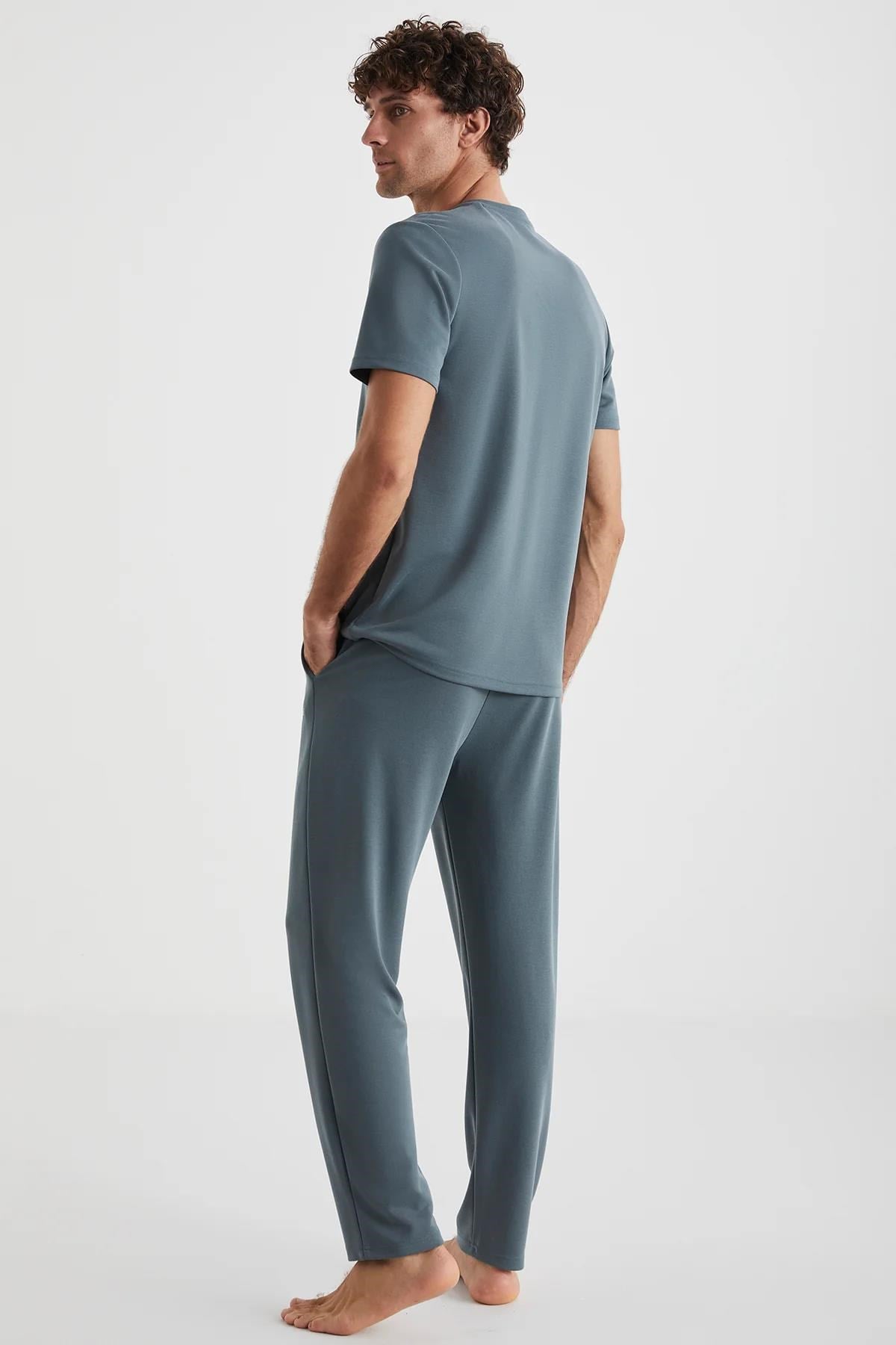 328296Erkek Yazlık Pijama Takımı – V Yaka Kısa Kollu Üst ve Düz Paça Alt, Yeşil Renk C8T0N4cotonhause.com.tr Online Alışveriş - Sezon İndirimlerini Keşfet Erkek Yazlık Pijama Takımı – V Yaka Kısa Kollu Üst ve Düz Paça Alt, Yeşil Renk C8T0N4Pijama TakımıFirst TouchErkek Yazlık Pijama Takımı – V Yaka Kısa Kollu Üst ve Düz Paça Alt, Yeşil Renk C8T0N4