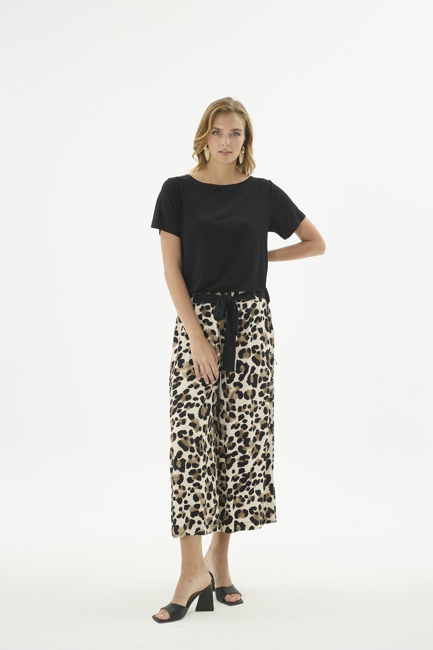 332720Kadın Kapri Kısa Kol Siyah Pijama Takımı C9T0N512Kapri TakımGizzeyKadın Kapri Kısa Kol Siyah Pijama Takımı C9T0N512