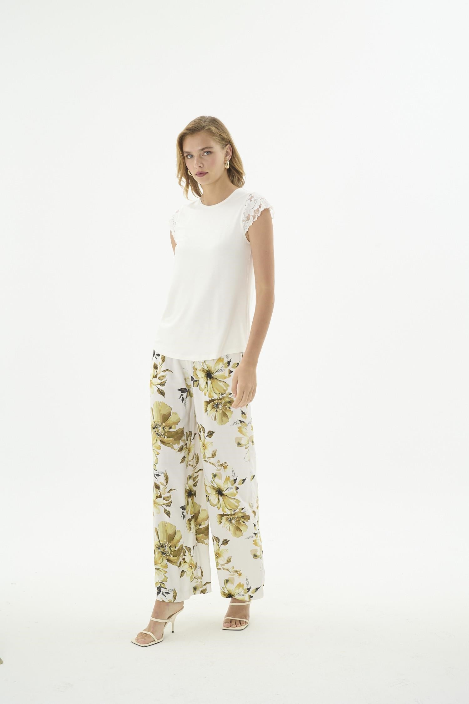 332904Kadın Dantelli Düşük Kol Ekru Pijama Takımı C5T3N512Kısa Kol / Askılı PijamaGizzeyKadın Dantelli Düşük Kol Ekru Pijama Takımı C5T3N512