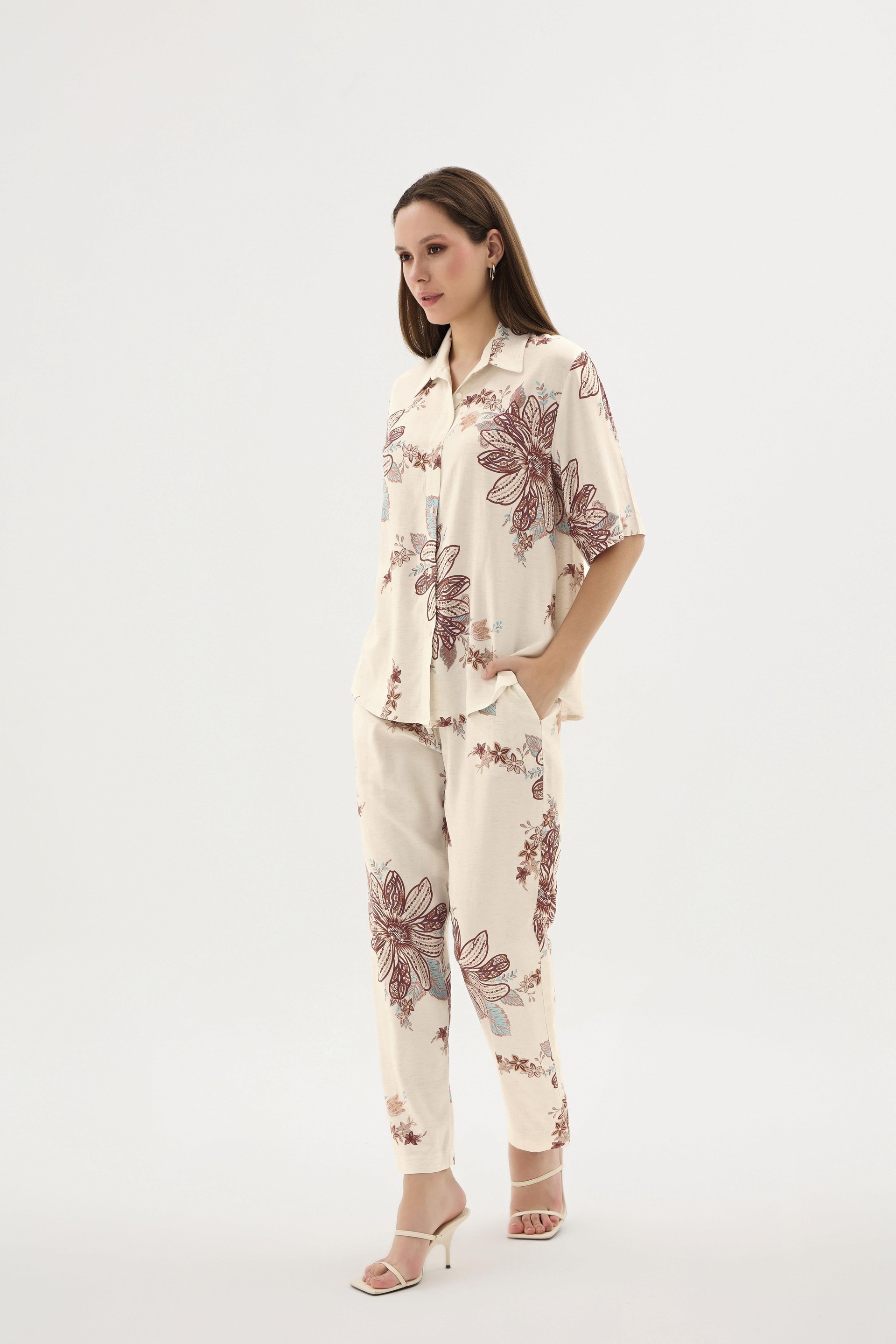 332905Kadın Kısa Kol Önden Düğmeli Çiçek Desenli Bej Pijama Takımı C5T7N512Kısa Kol / Askılı PijamaGizzeyKadın Kısa Kol Önden Düğmeli Çiçek Desenli Bej Pijama Takımı C5T7N512