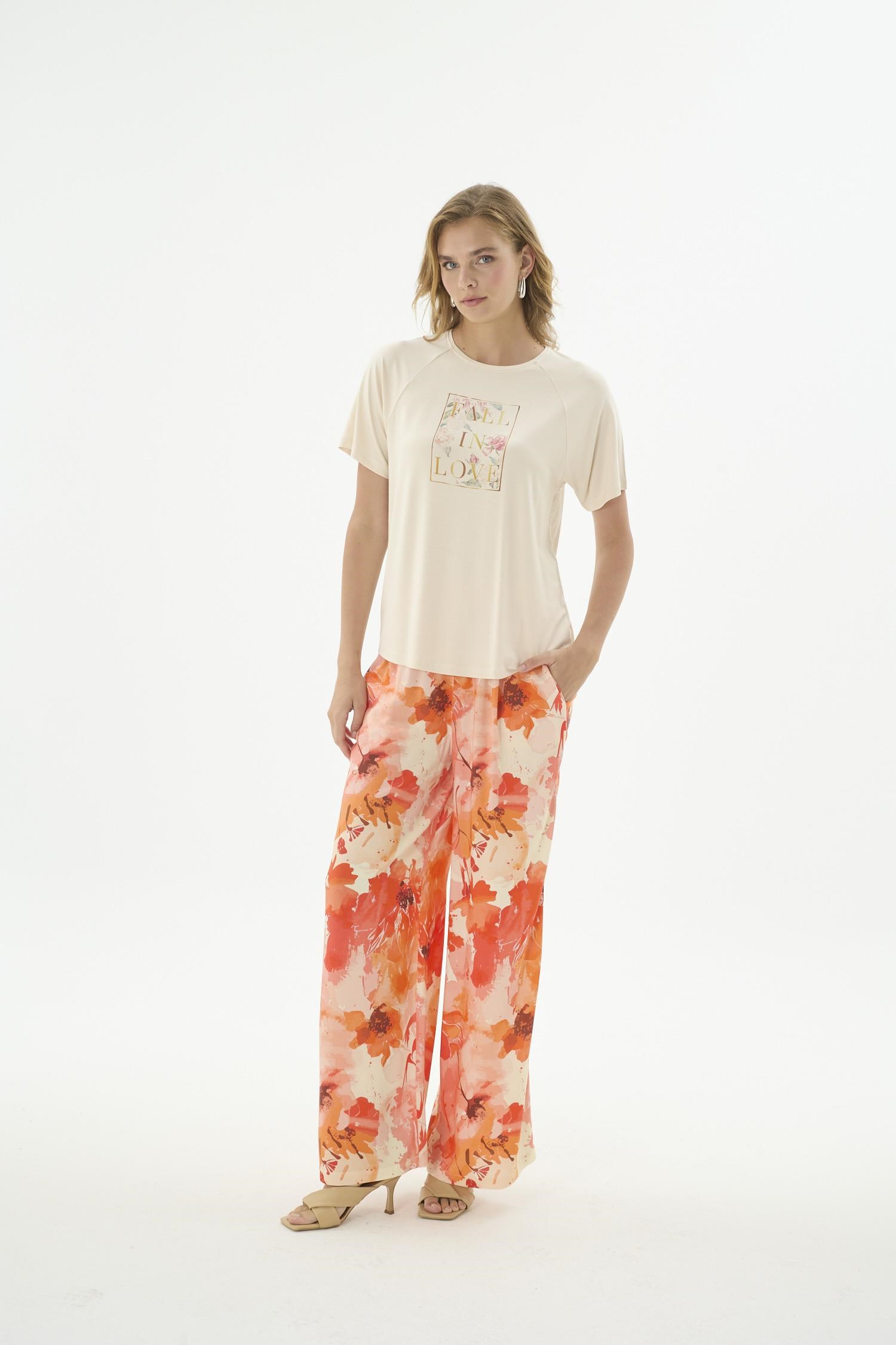 332713Kadın Kısa Kol Vanilya Pijama Takımı Çiçek Desenli Geniş Paça Pantolonlu Takım C1T7N412Kısa Kol / Askılı PijamaGizzeyKadın Kısa Kol Vanilya Pijama Takımı Çiçek Desenli Geniş Paça Pantolonlu Takım C1T7N412