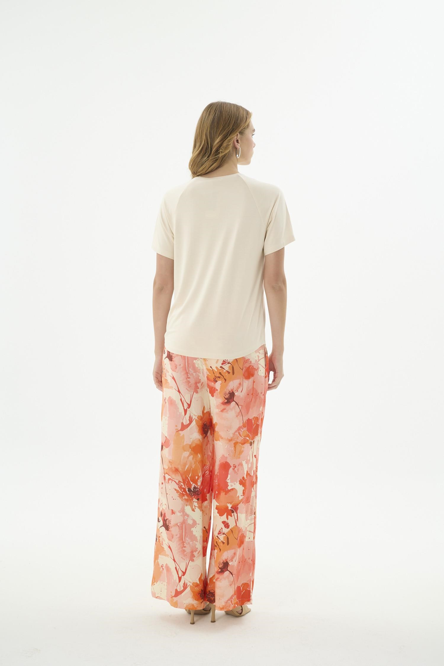 332713Kadın Kısa Kol Vanilya Pijama Takımı Çiçek Desenli Geniş Paça Pantolonlu Takım C1T7N412Kısa Kol / Askılı PijamaGizzeyKadın Kısa Kol Vanilya Pijama Takımı Çiçek Desenli Geniş Paça Pantolonlu Takım C1T7N412