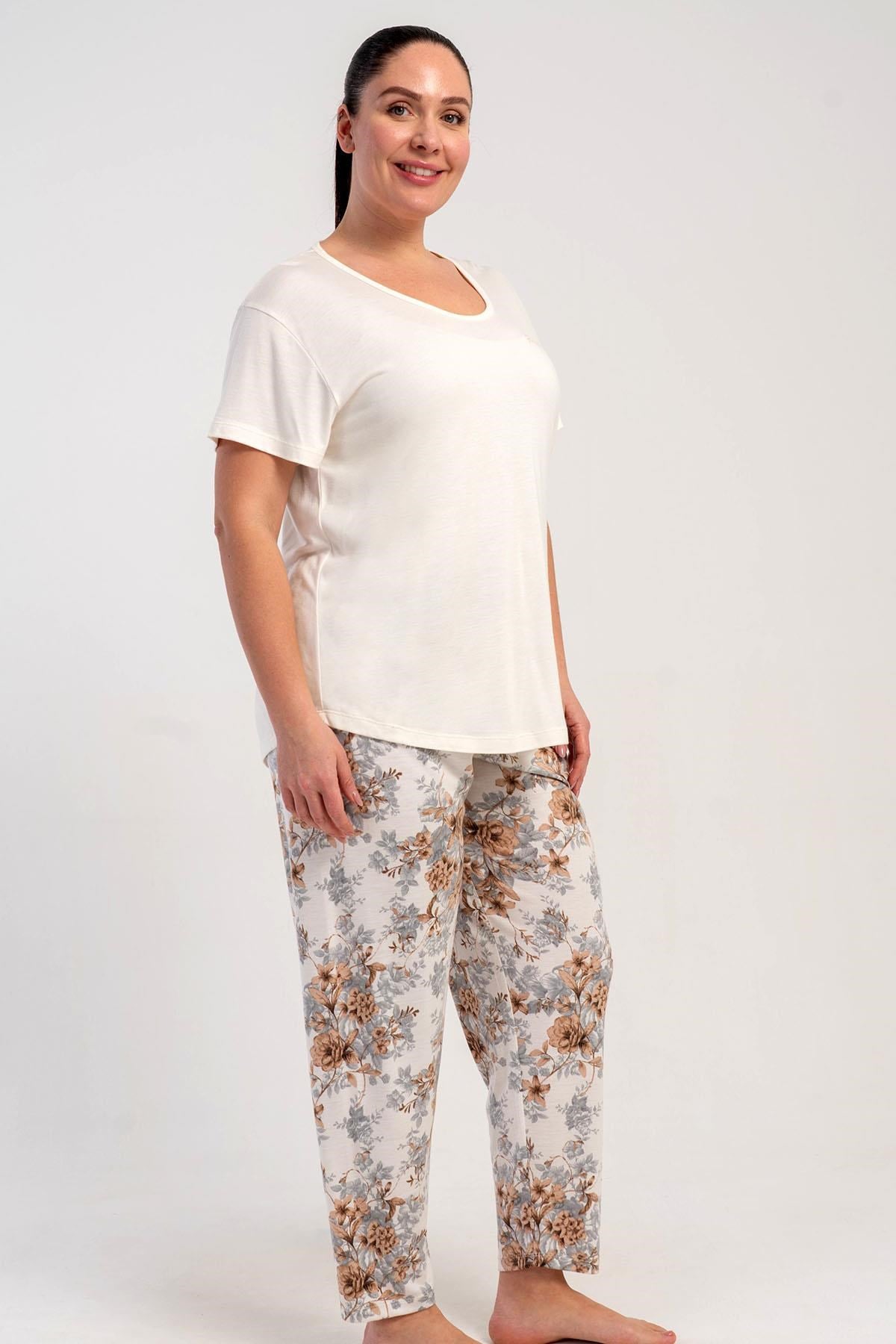 333182Kadın Büyük Beden Kısa Kol Krem Pijama Takımı C1T7N2215Büyük BedenkezokinoKadın Büyük Beden Kısa Kol Krem Pijama Takımı C1T7N2215