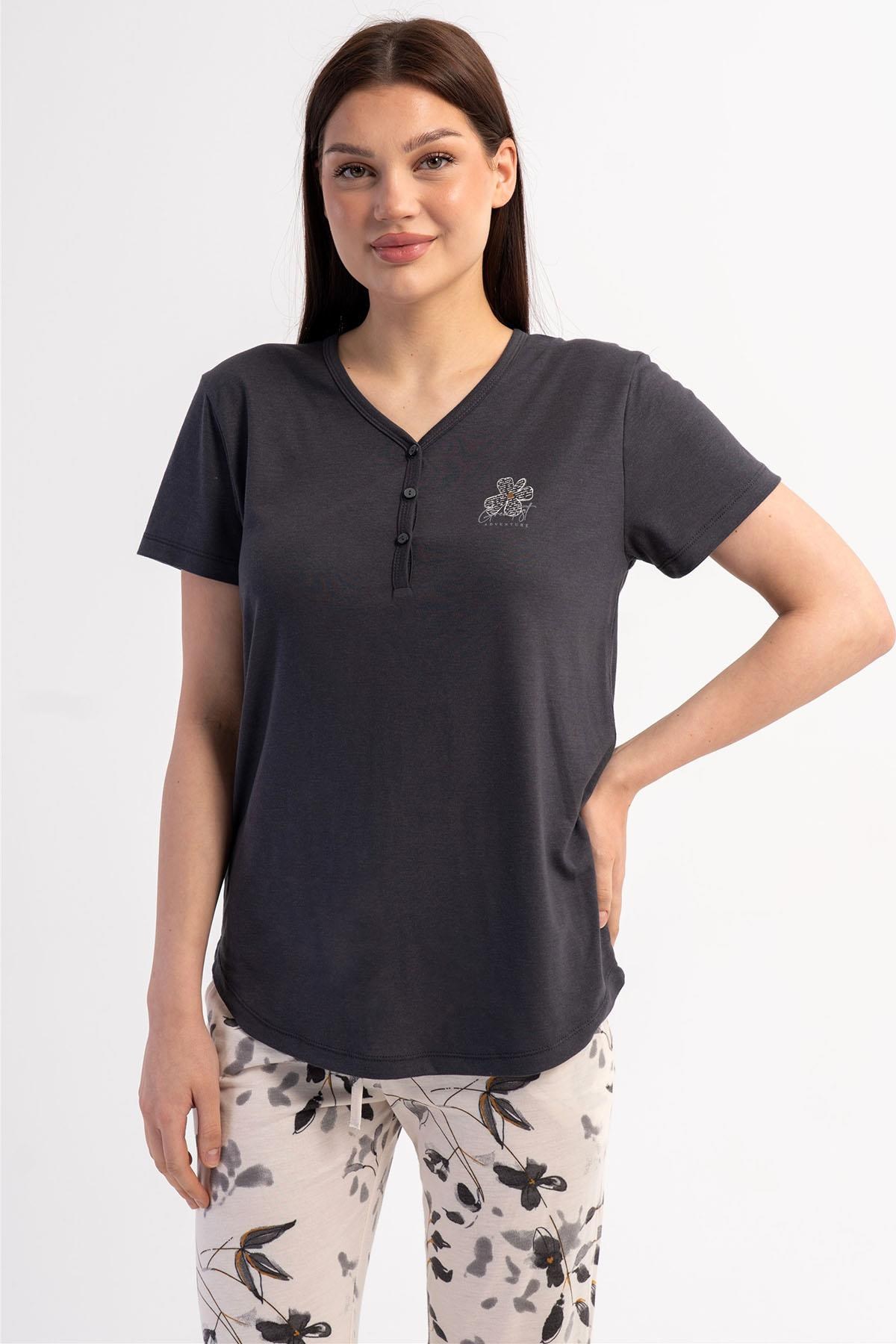 332531Kadın Yarım Düğmeli Kısa Kollu Antrasit Pijama Takımı Rahat Kesim Yazlık Ev Giyimi C6T2N2215Kısa Kol / Askılı PijamakezokinoKadın Yarım Düğmeli Kısa Kollu Antrasit Pijama Takımı Rahat Kesim Yazlık Ev Giyimi C6T2N2215