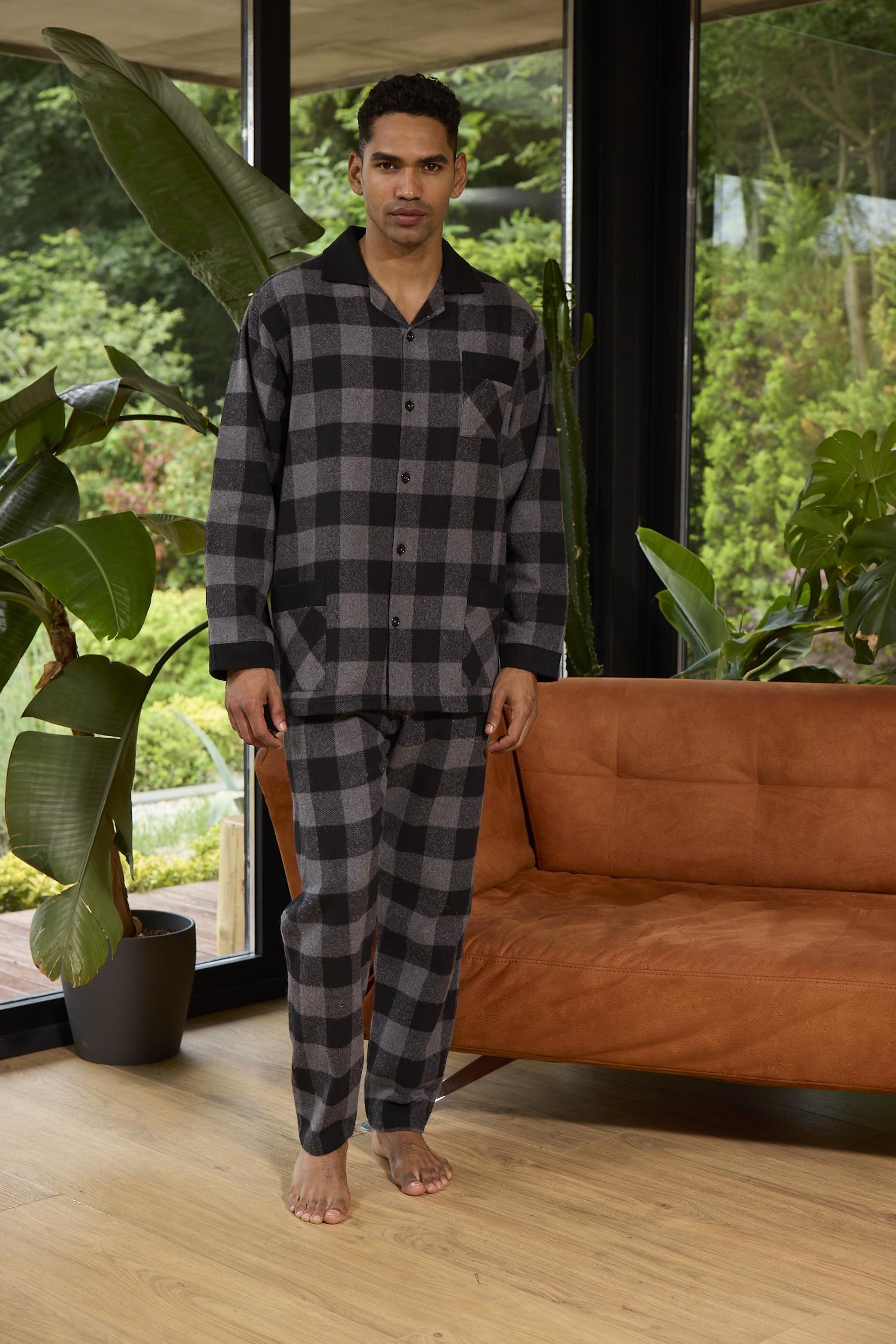324920Erkek Uzun Kol Apaj Yaka Siyah Pijama Takımı C8T3N0O4cotonhause.com.tr Online Alışveriş - Sezon İndirimlerini Keşfet Erkek Uzun Kol Apaj Yaka Siyah Pijama Takımı C8T3N0O4Pijama TakımıKLYErkek Uzun Kol Apaj Yaka Siyah Pijama Takımı C8T3N0O4