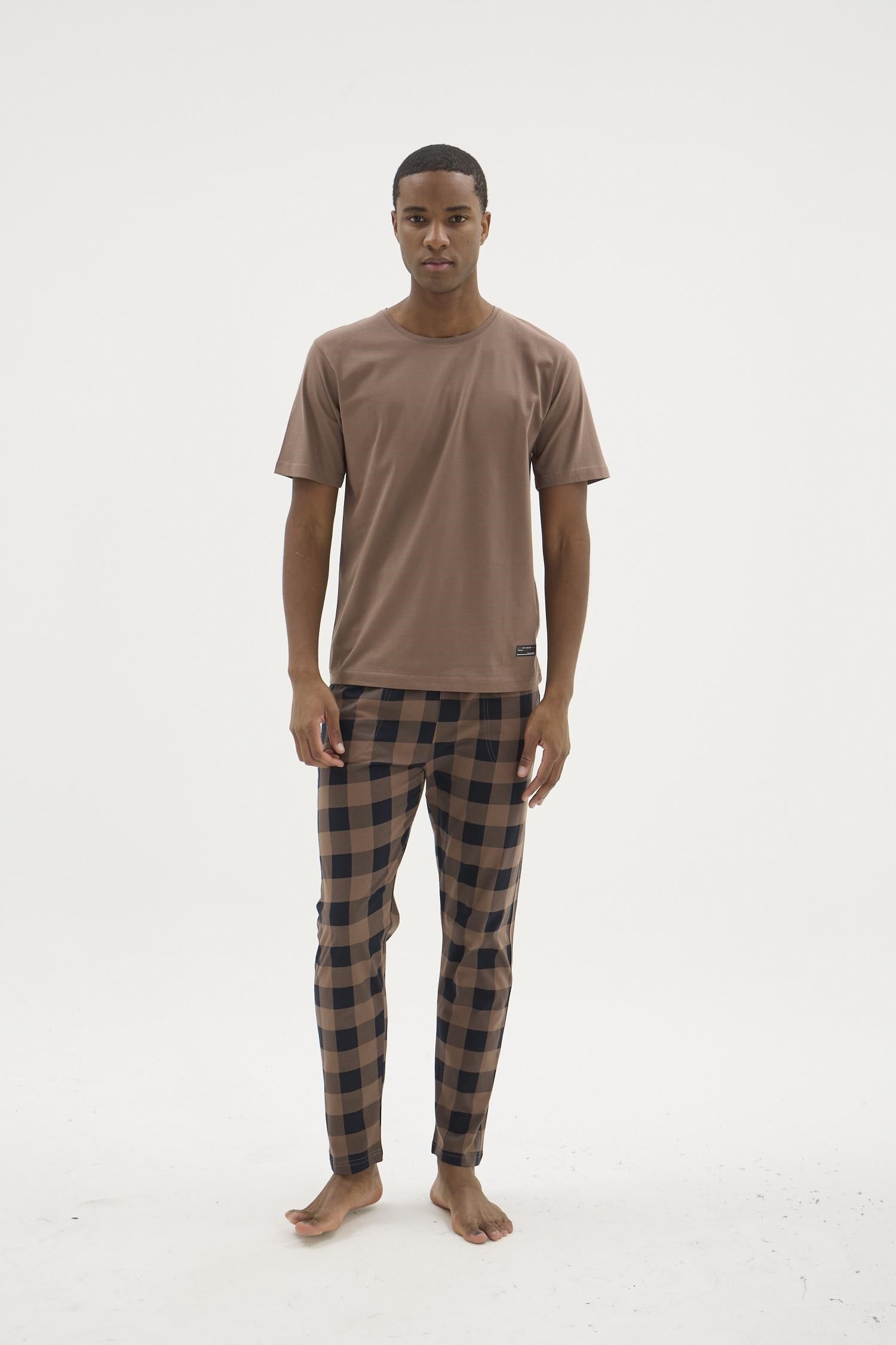 333246Erkek Kısa Kol Kareli Alt O Yaka Kahve Pijama Takımı C8T9N02Pijama TakımıKLYErkek Kısa Kol Kareli Alt O Yaka Kahve Pijama Takımı C8T9N02