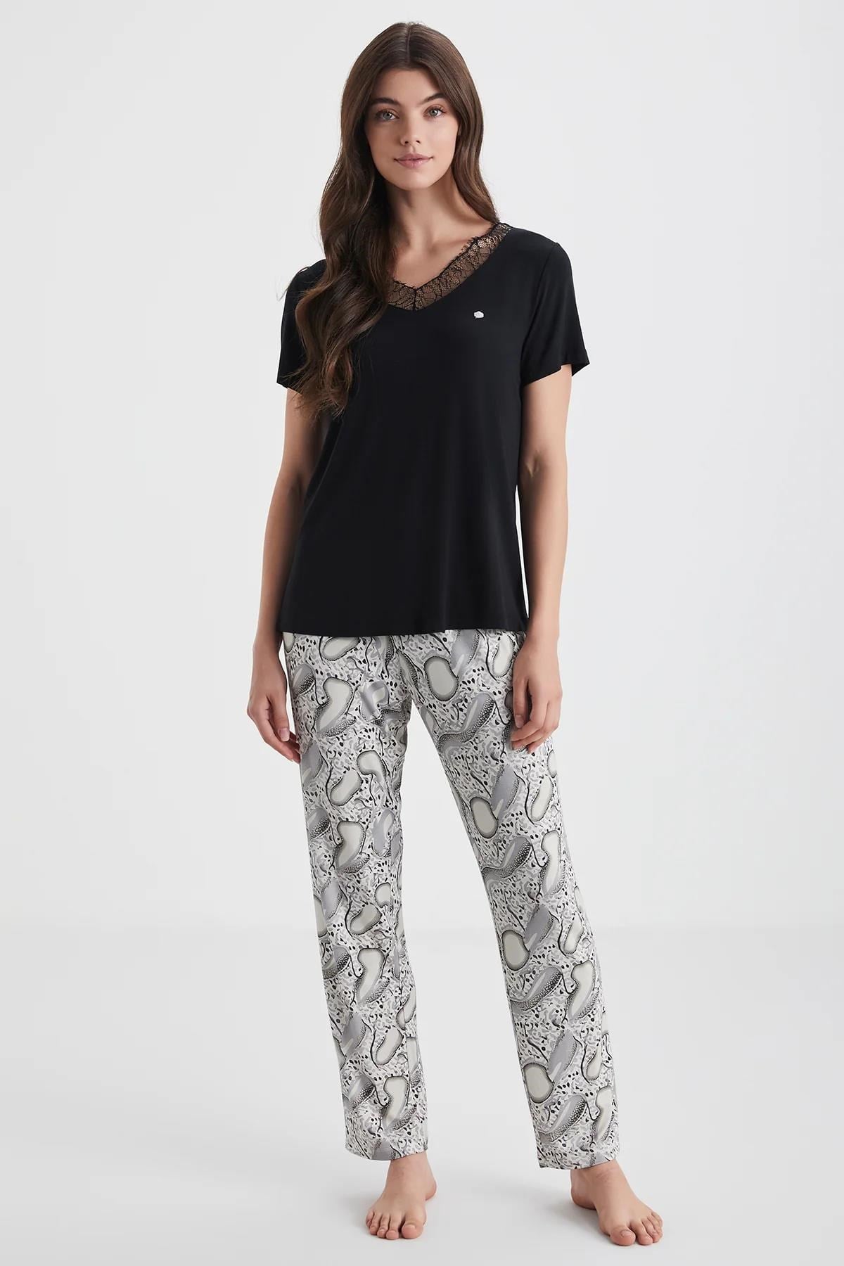 328290Kadın Dantel Detaylı Yazlık Pijama Takımı – Siyah V Yaka Üst ve Desenli Düz Paça Pantolon C7T0N89cotonhause.com.tr Online Alışveriş - Sezon İndirimlerini Keşfet Kadın Dantel Detaylı Yazlık Pijama Takımı – Siyah V Yaka Üst ve Desenli Düz Paça Pantolon C7T0N89Kısa Kol / Askılı Pijamapenye moodKadın Dantel Detaylı Yazlık Pijama Takımı – Siyah V Yaka Üst ve Desenli Düz Paça Pantolon C7T0N89
